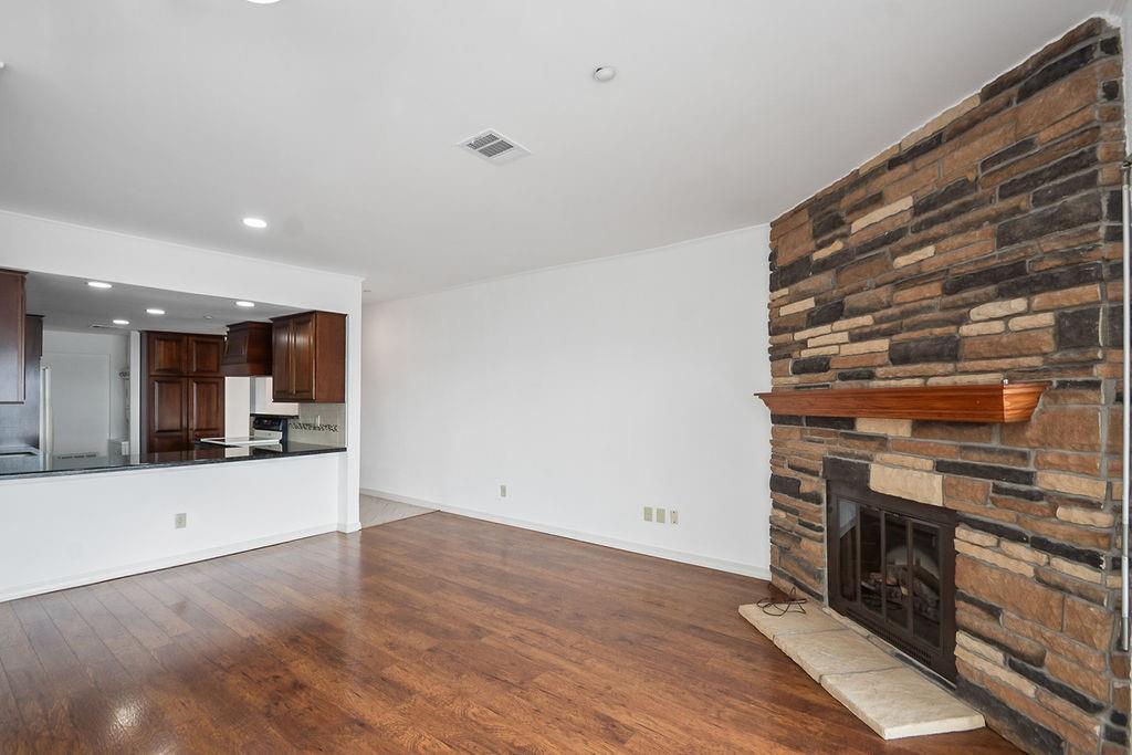 401 Lakeside Lane # 311