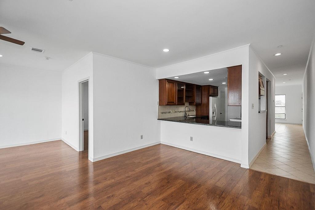 401 Lakeside Lane # 311