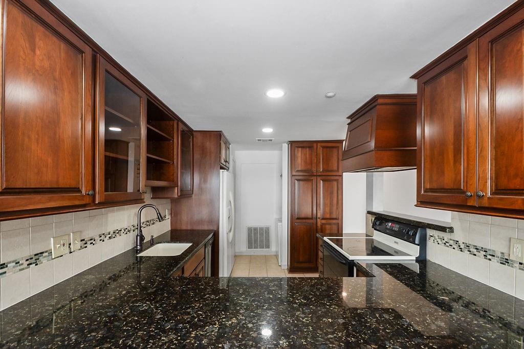 401 Lakeside Lane # 311