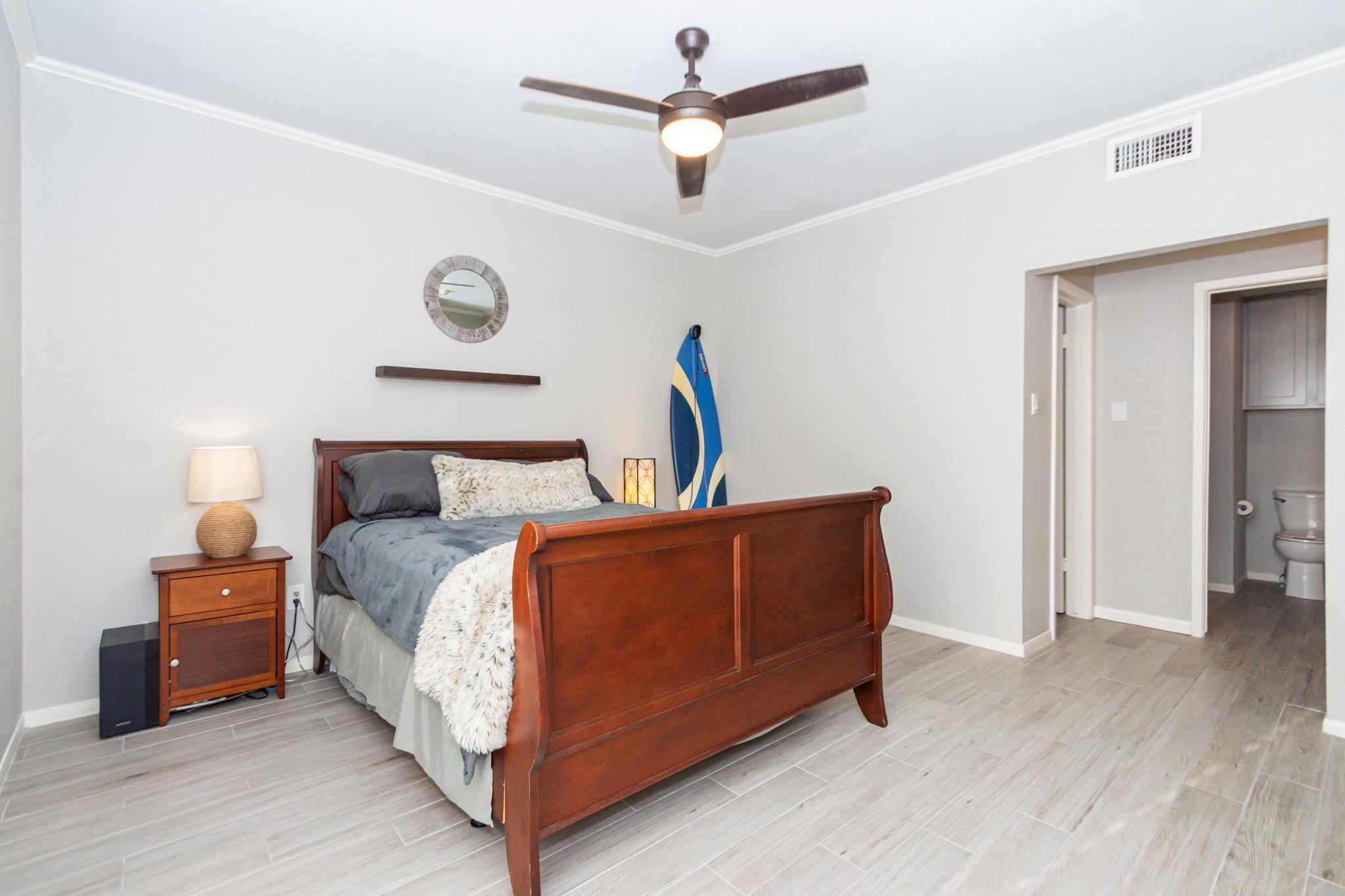 351 Lakeside Lane # 204