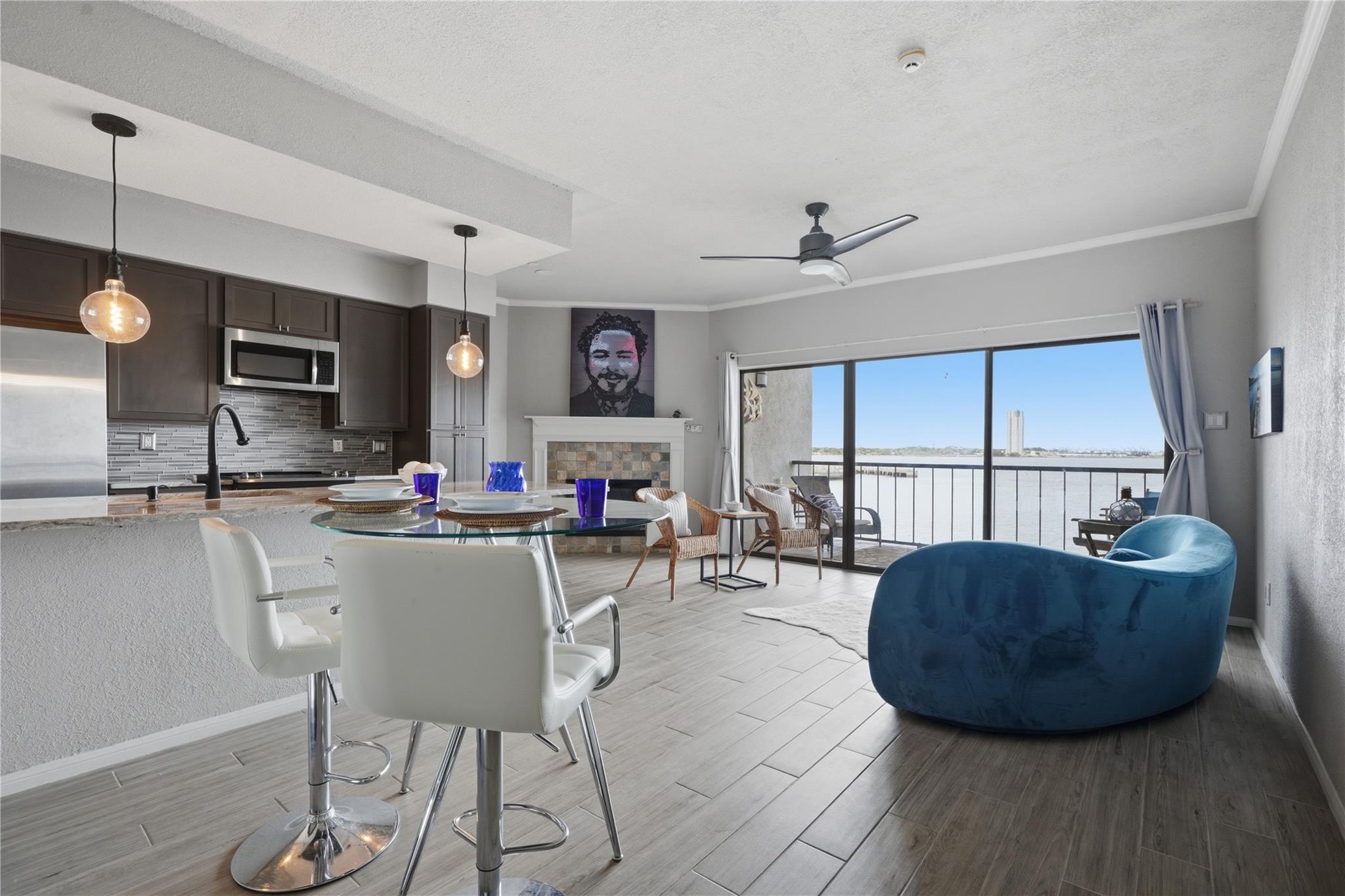 351 Lakeside Lane # 204