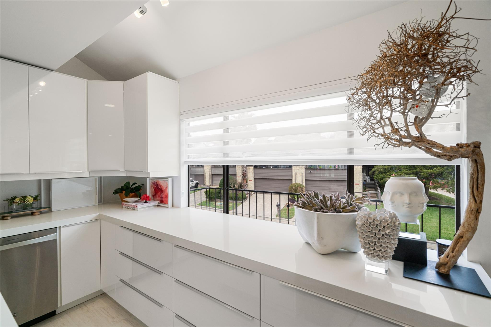 2818 Lighthouse Drive