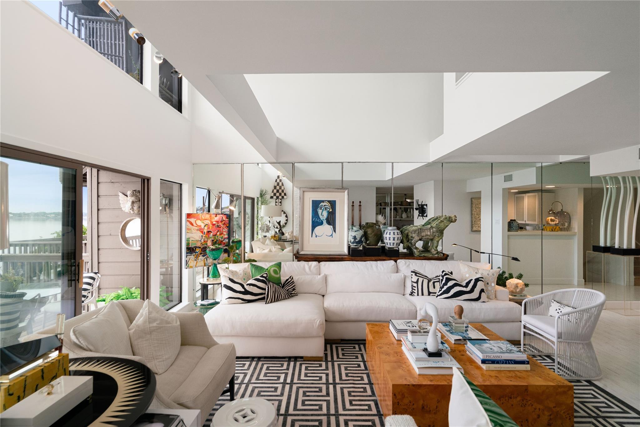 2818 Lighthouse Drive