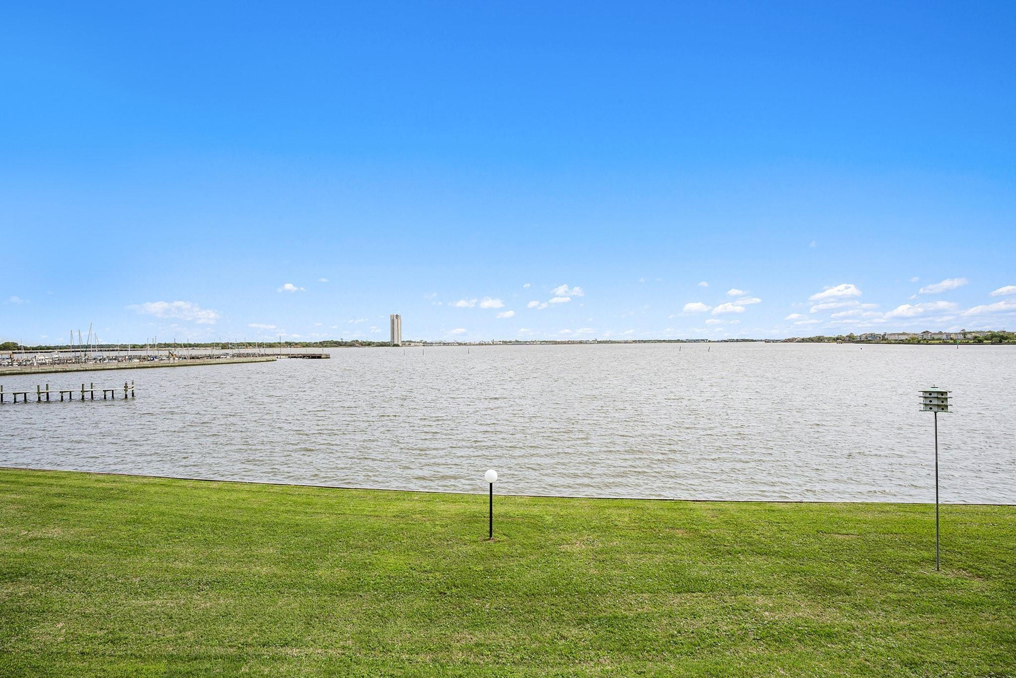 401 Lakeside Lane # 103