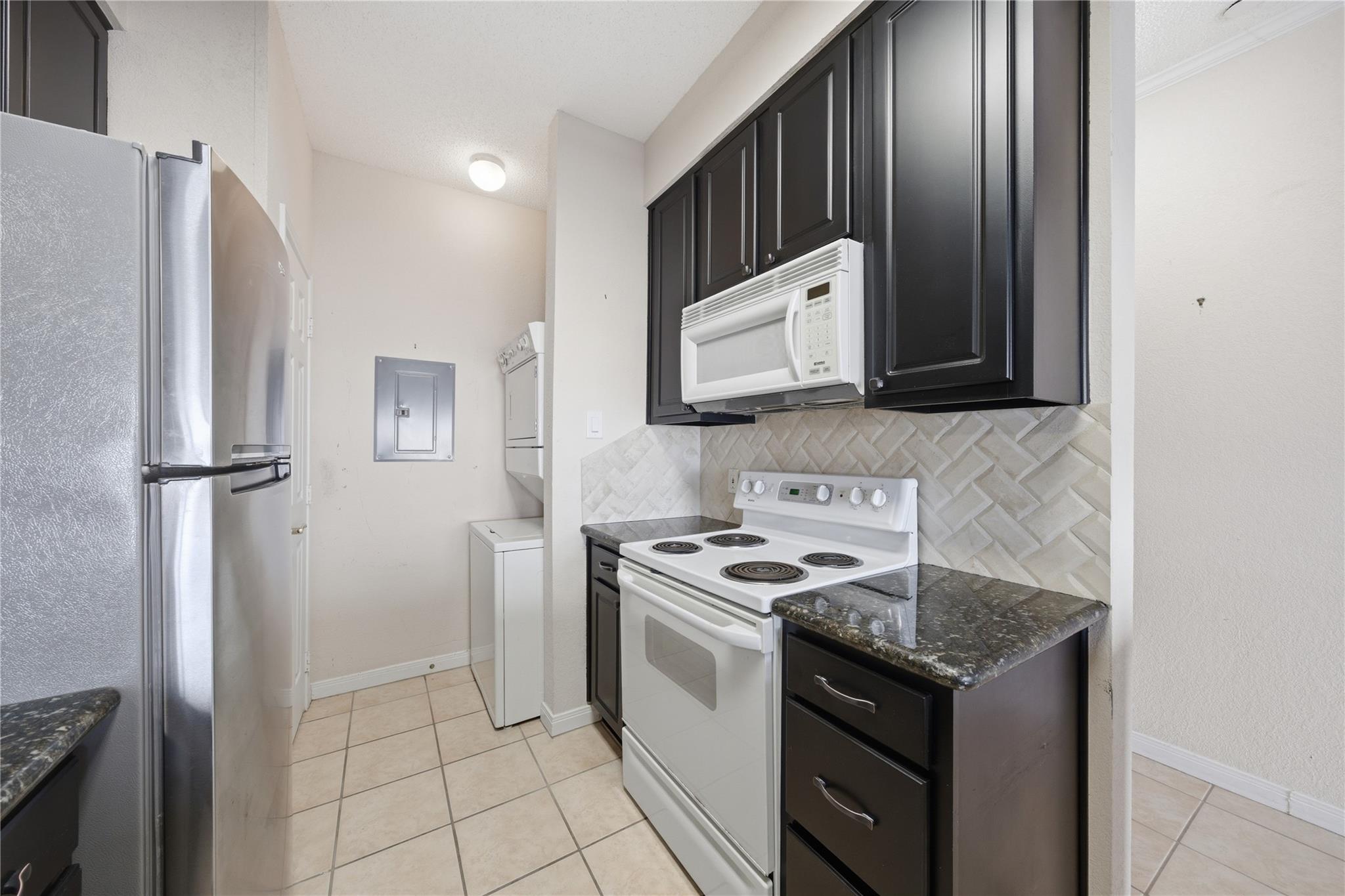 351 Lakeside Lane # 304