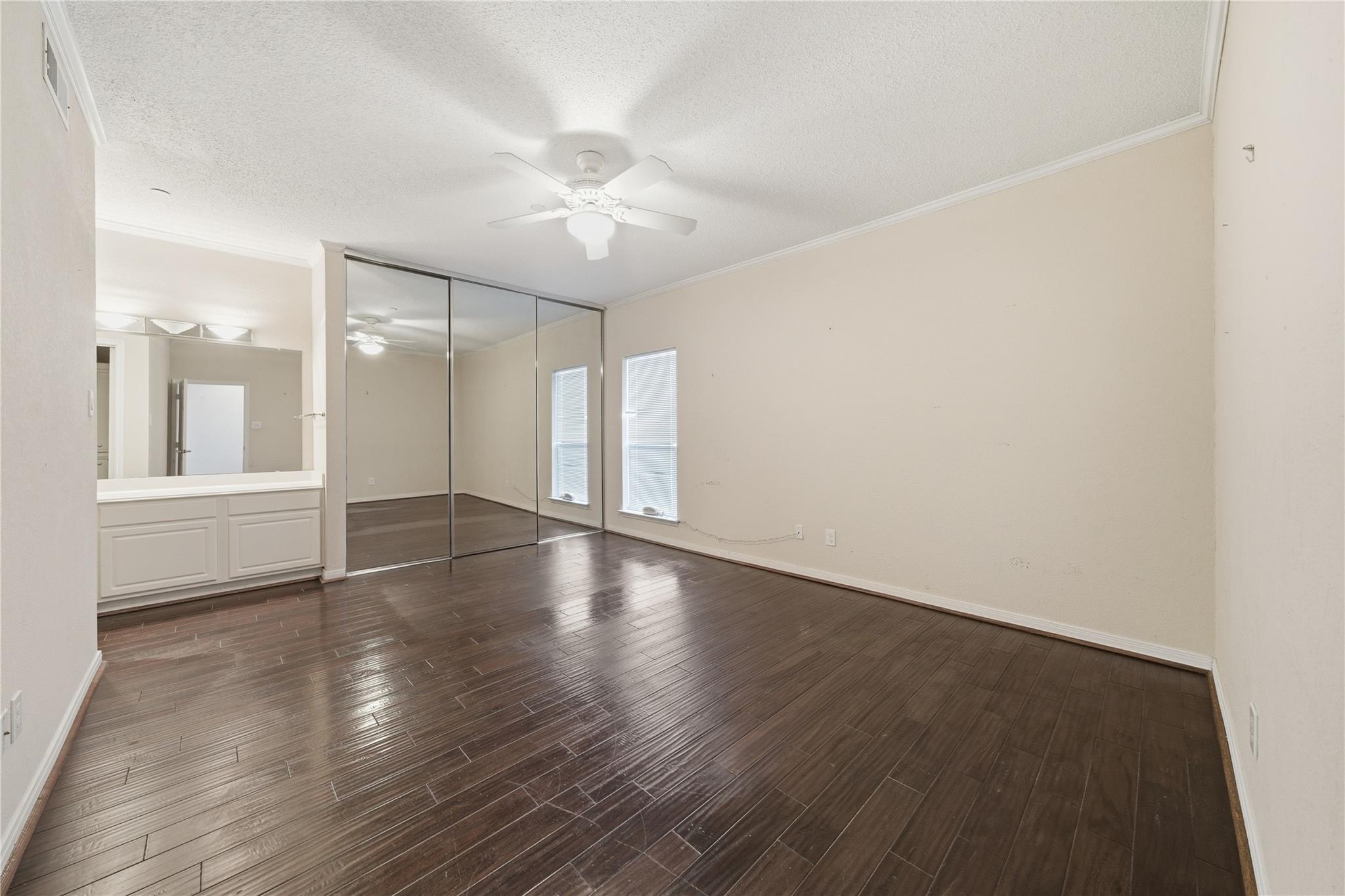 351 Lakeside Lane # 304