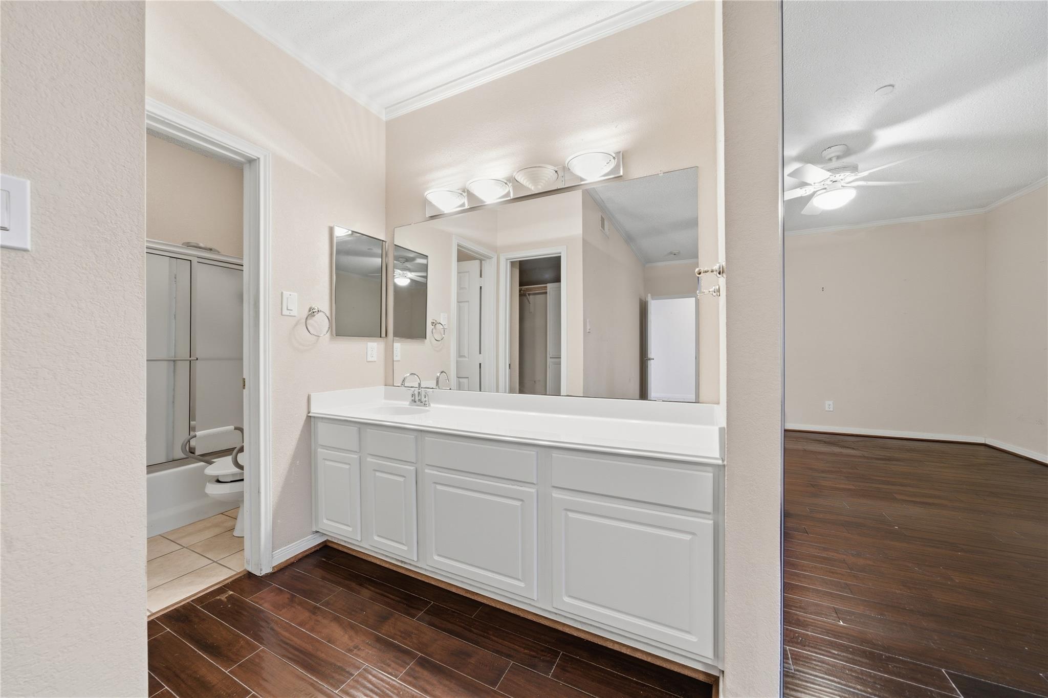 351 Lakeside Lane # 304