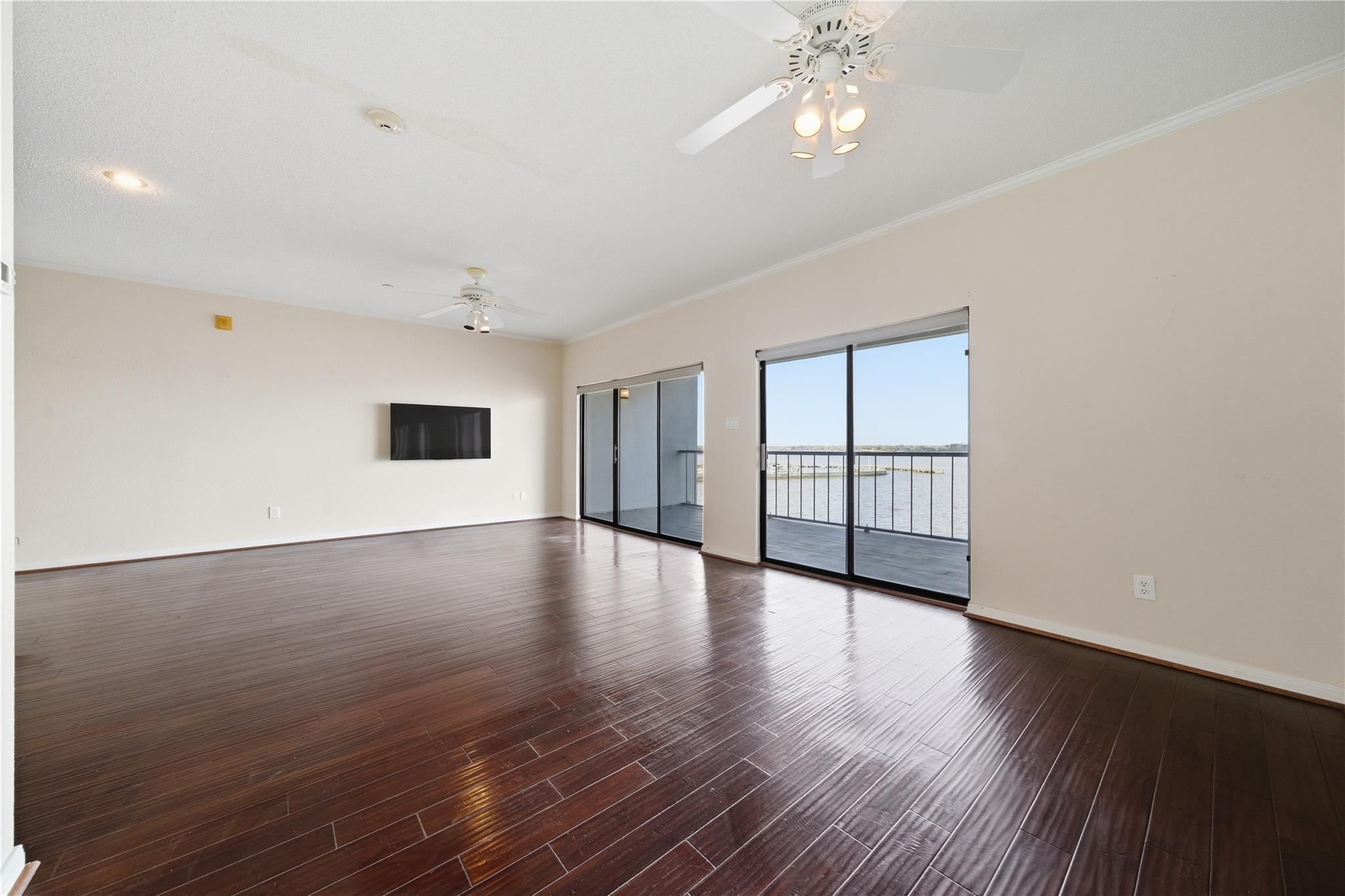 351 Lakeside Lane # 304