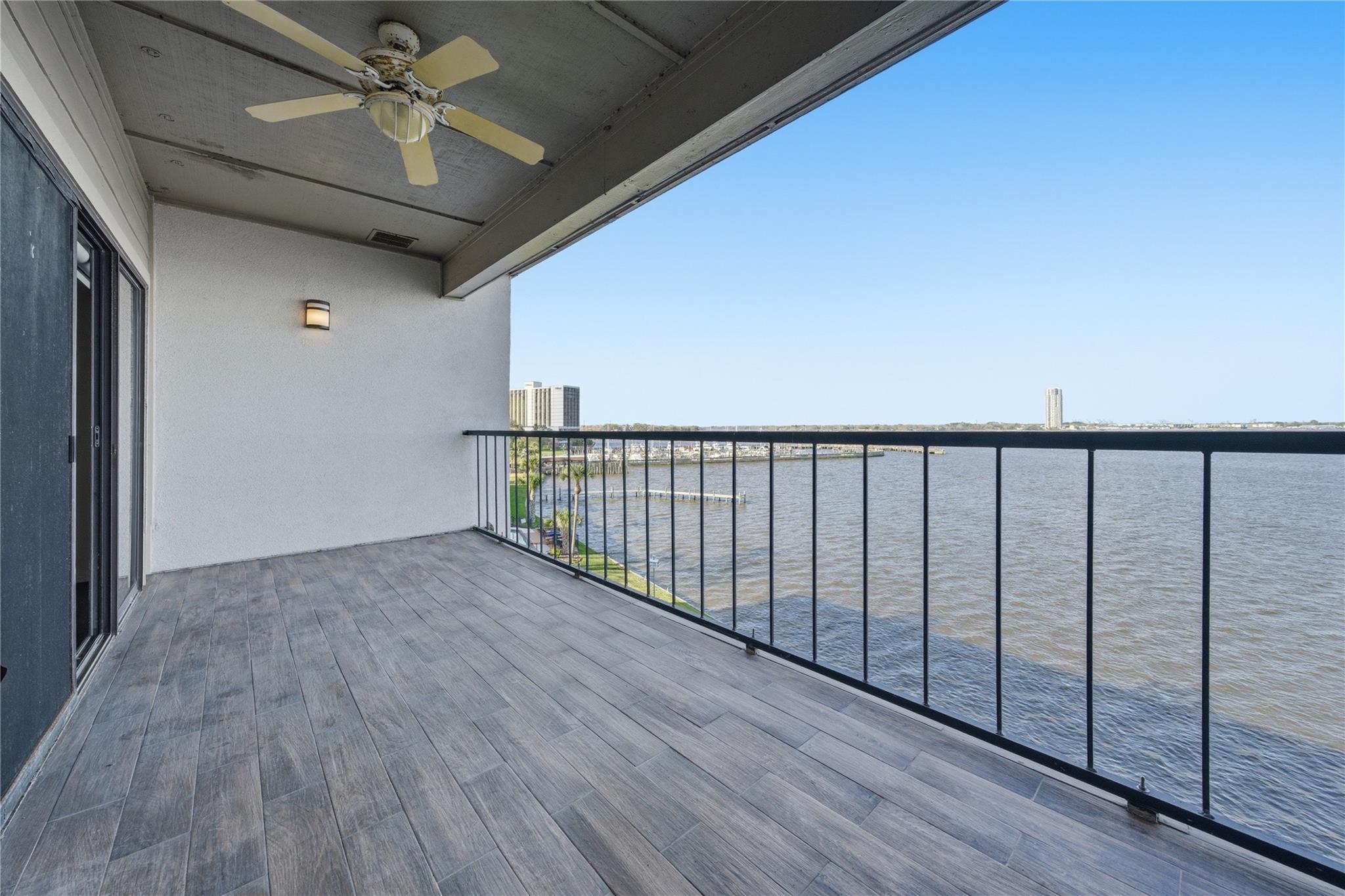 351 Lakeside Lane # 304