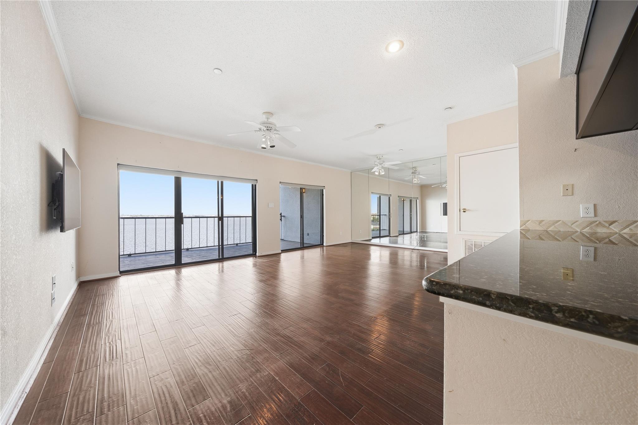 351 Lakeside Lane # 304