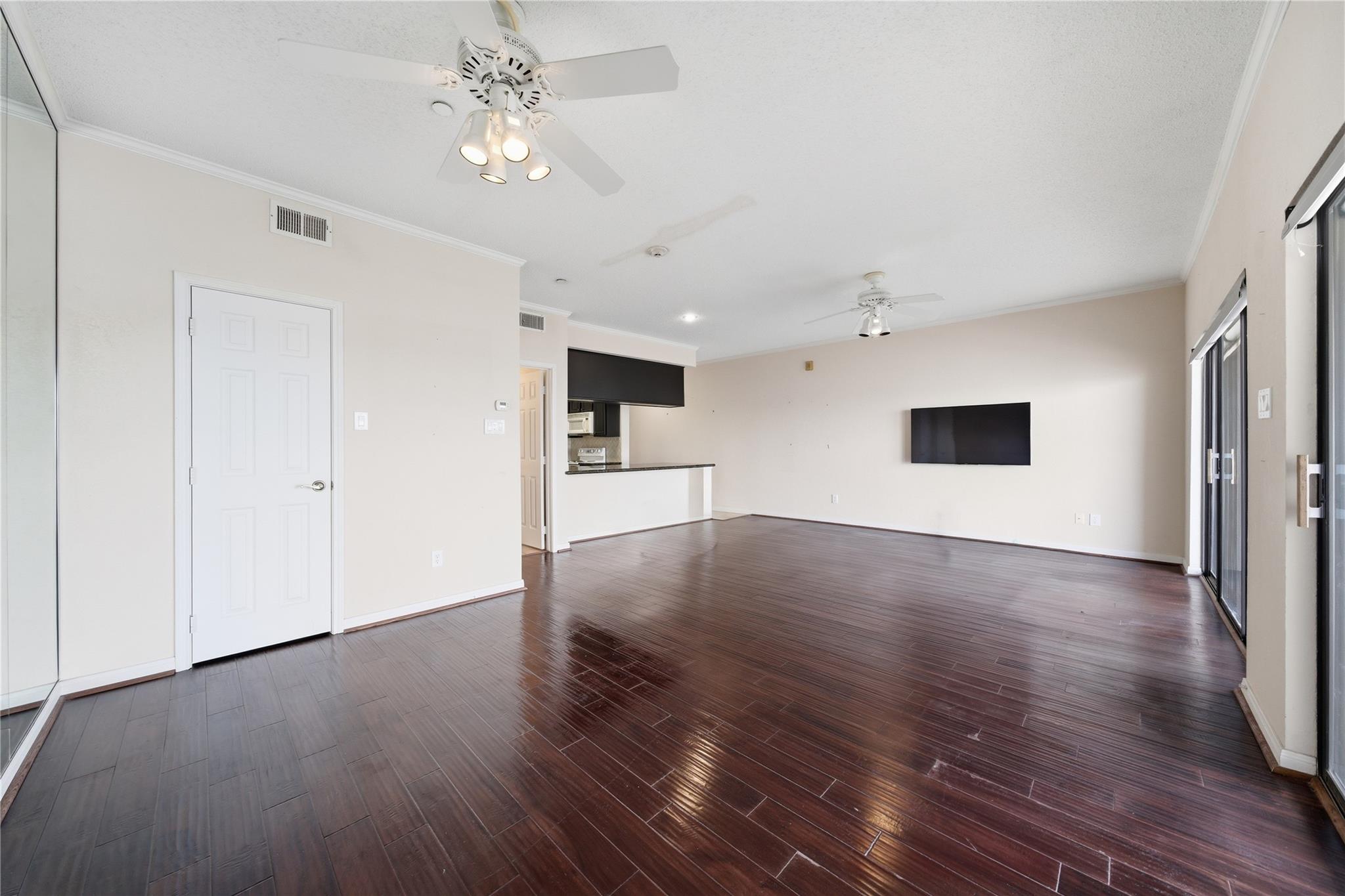 351 Lakeside Lane # 304