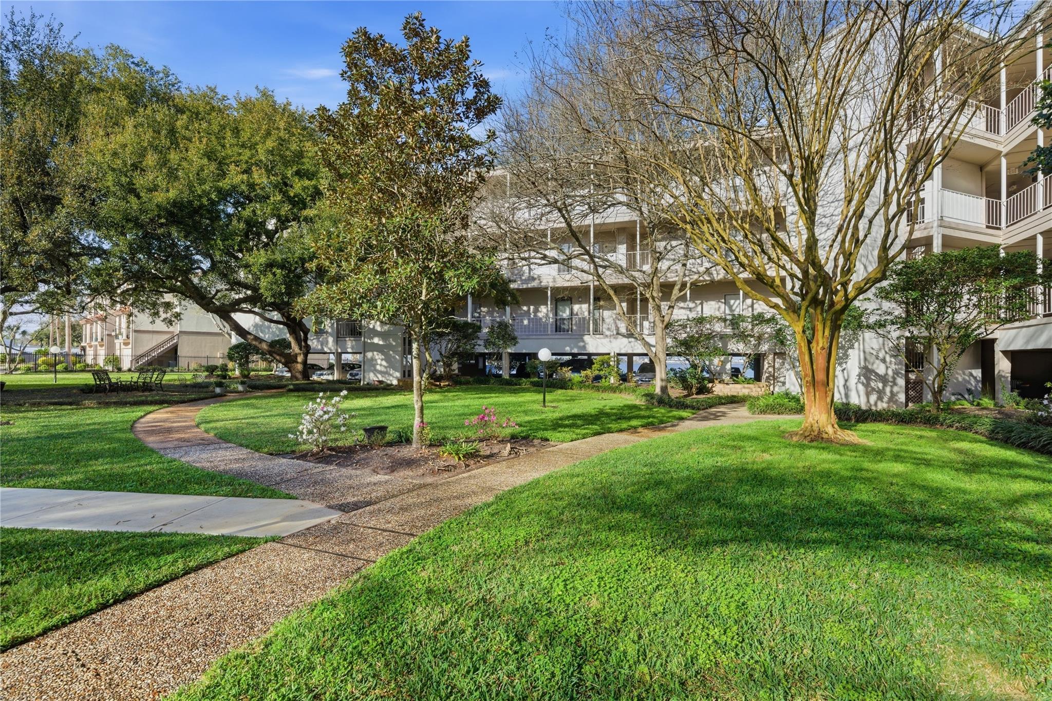 351 Lakeside Lane # 304