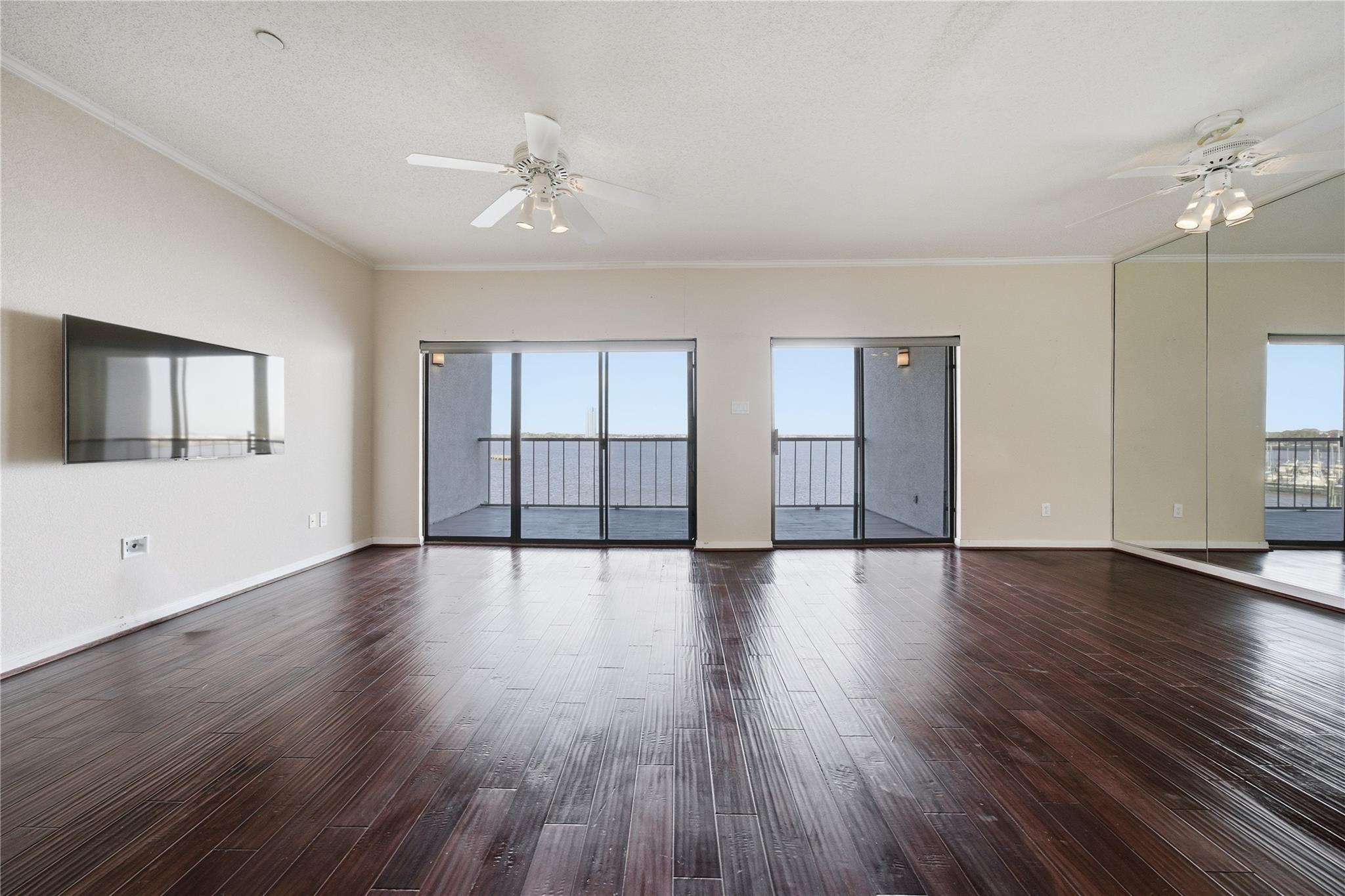 351 Lakeside Lane # 304