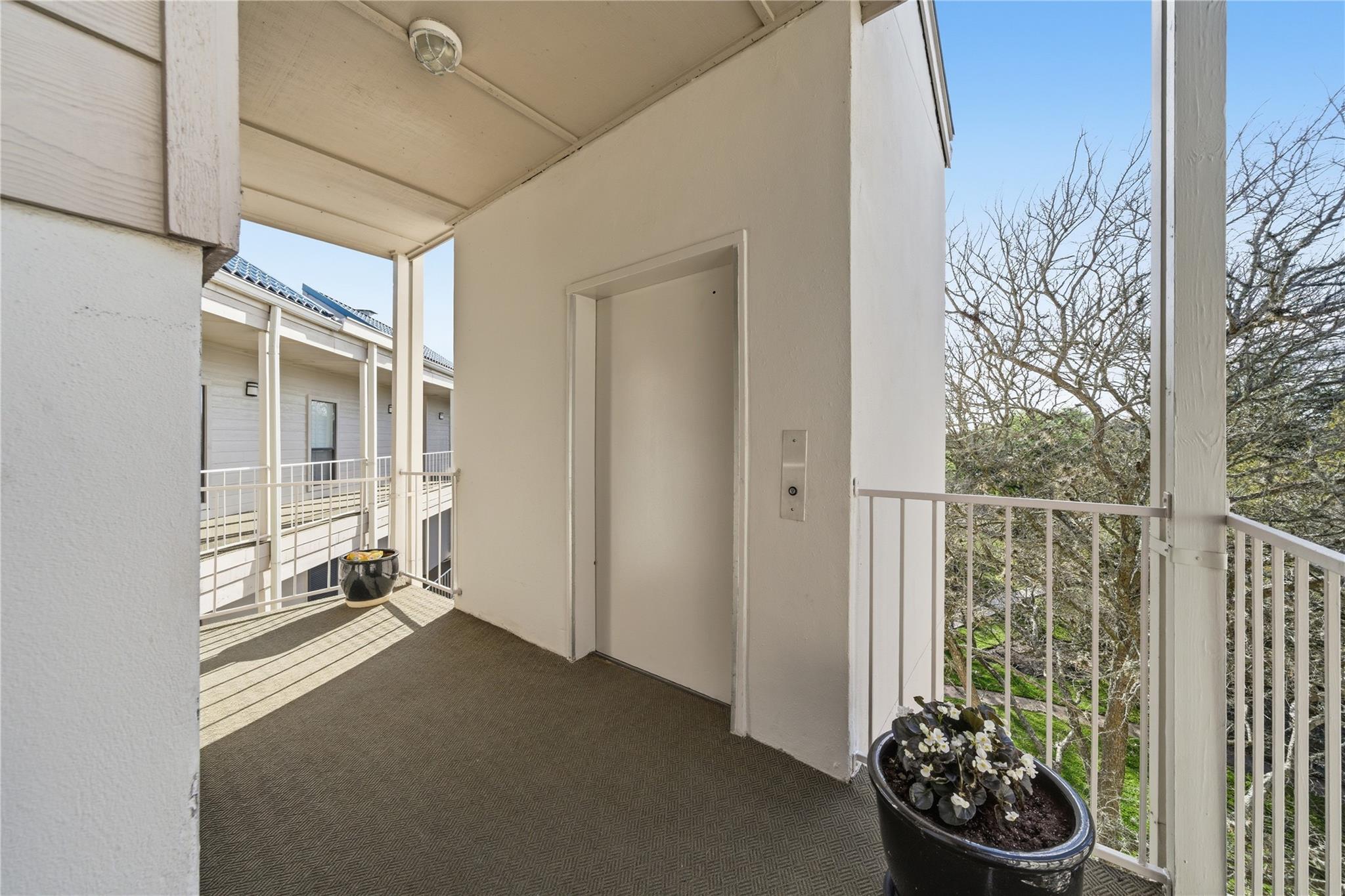 351 Lakeside Lane # 304