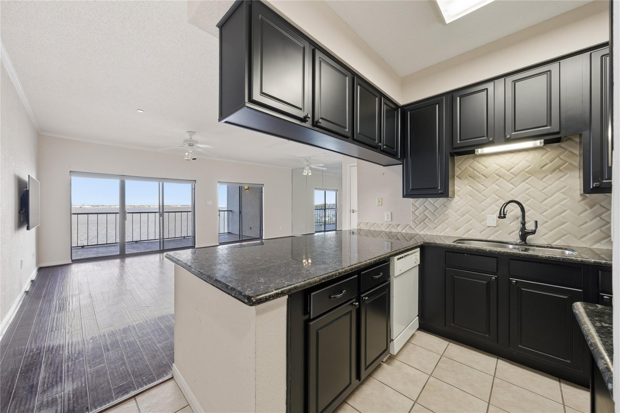 351 Lakeside Lane # 304