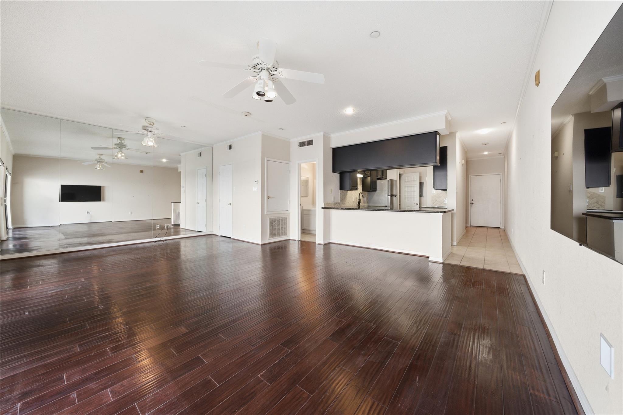 351 Lakeside Lane # 304