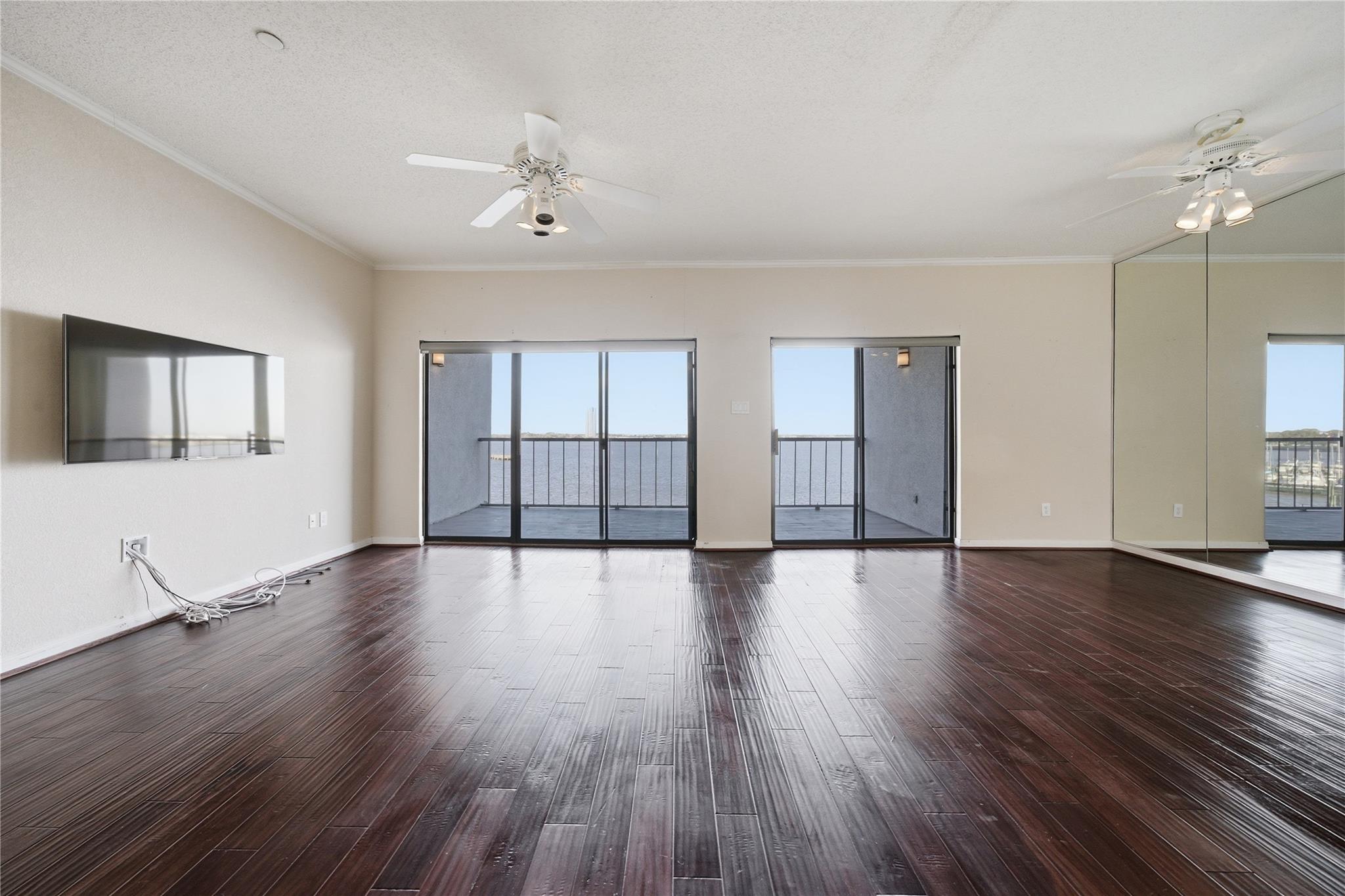 351 Lakeside Lane # 304