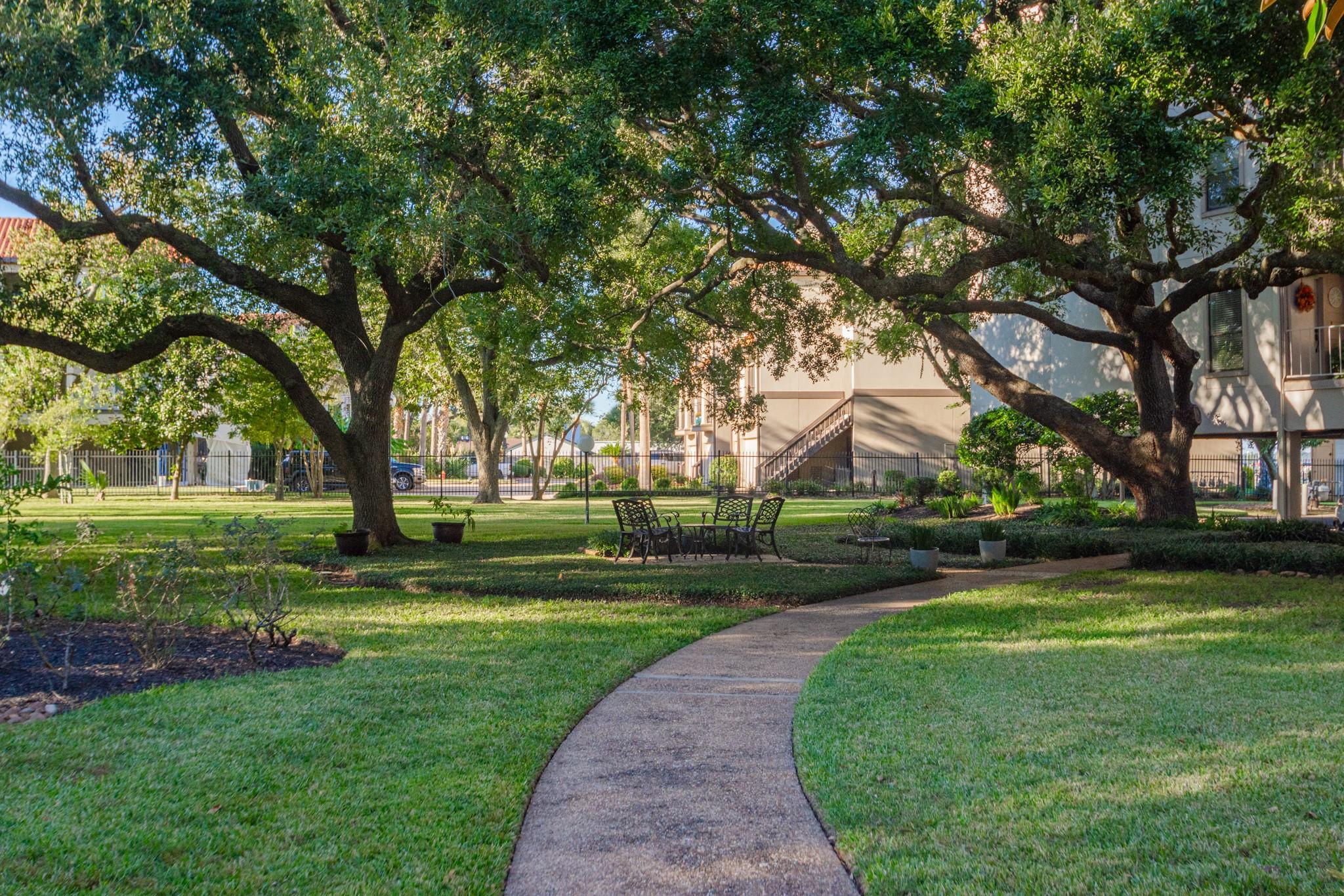 351 Lakeside Lane # 204