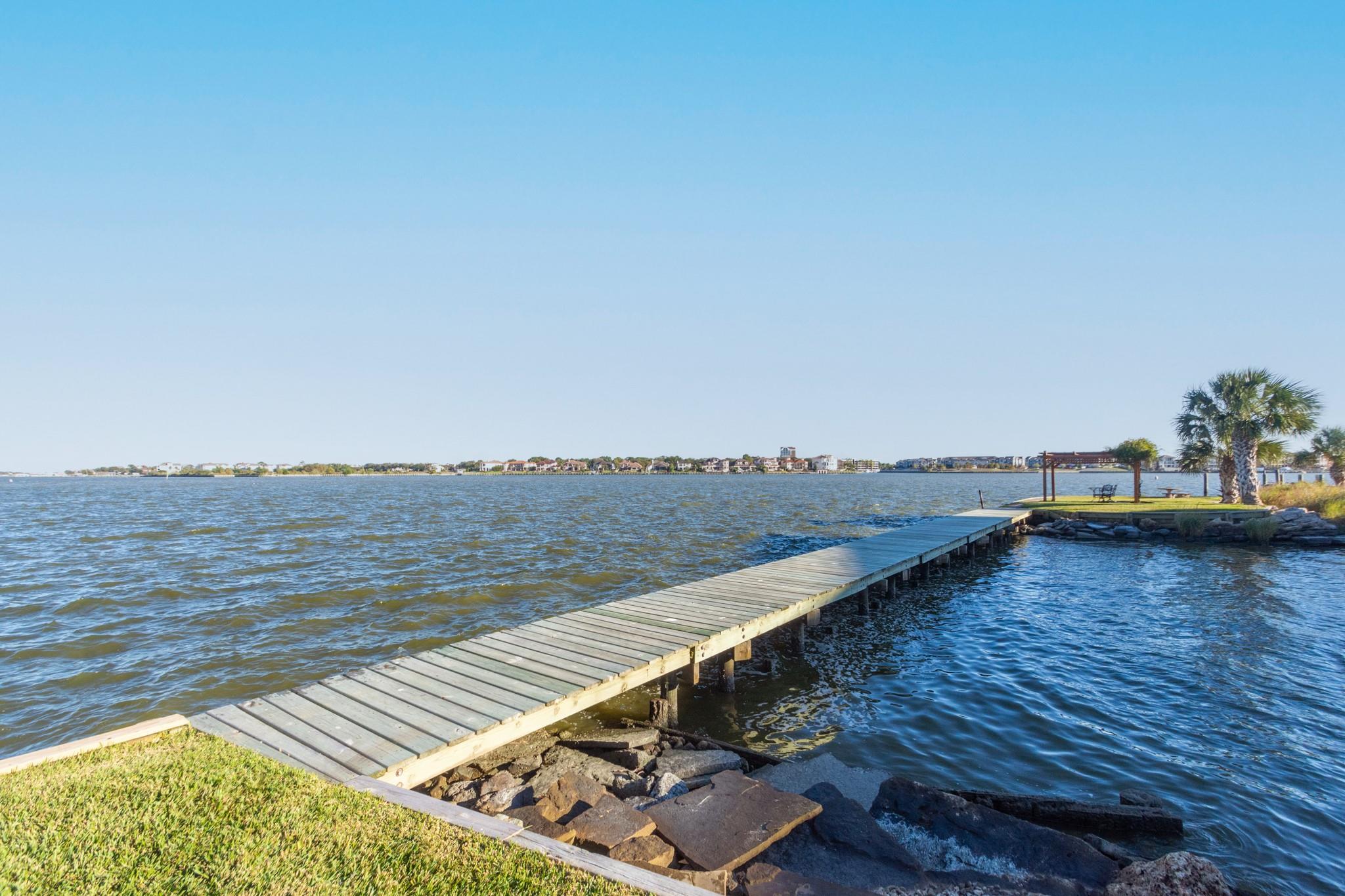 351 Lakeside Lane # 204