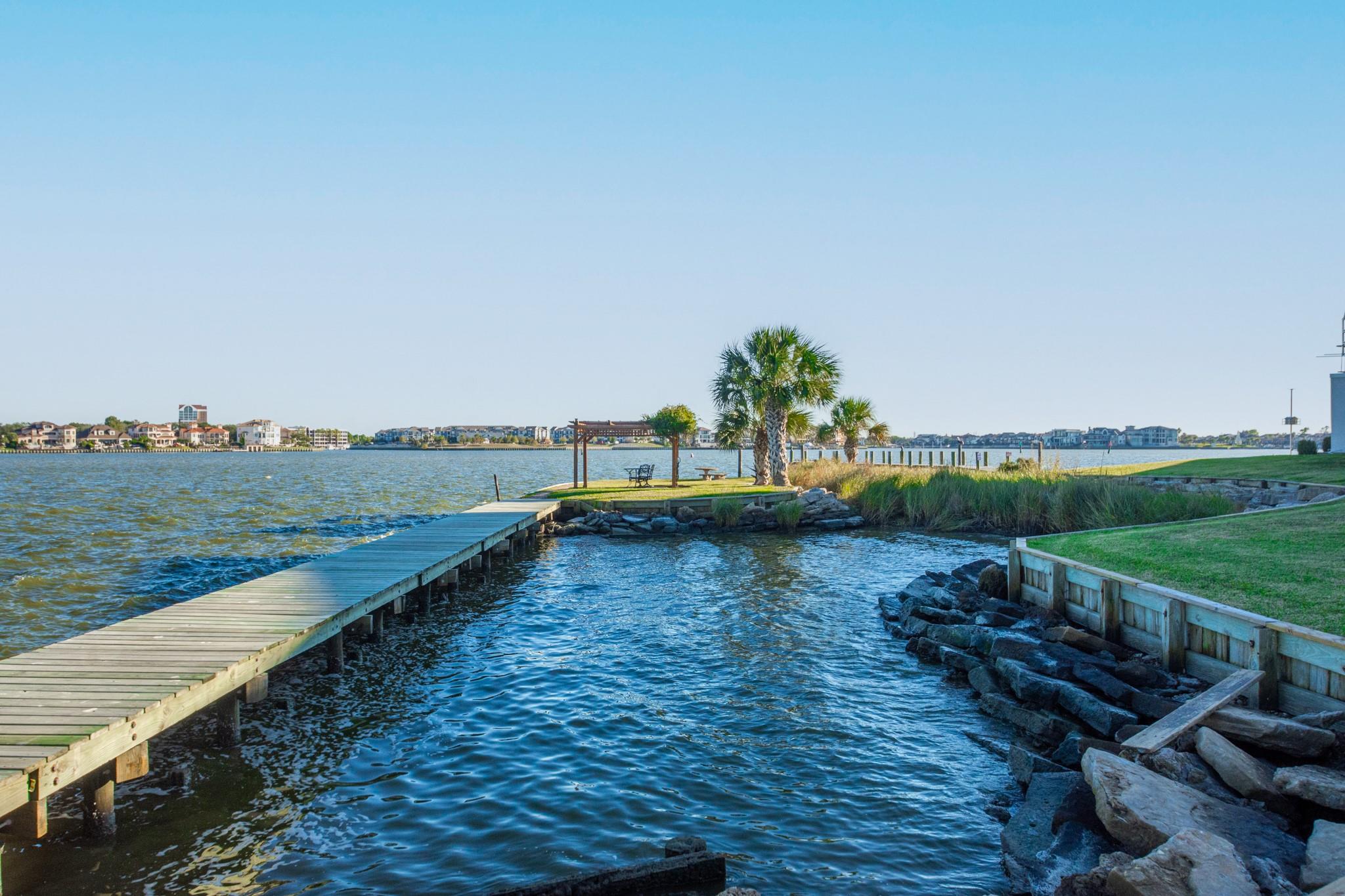 351 Lakeside Lane # 204