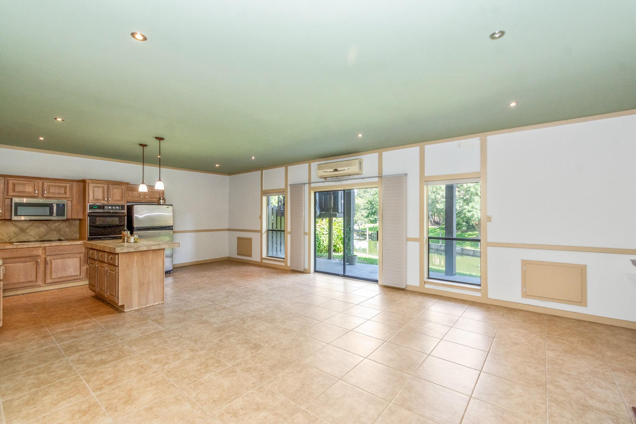 2729 Lighthouse Drive