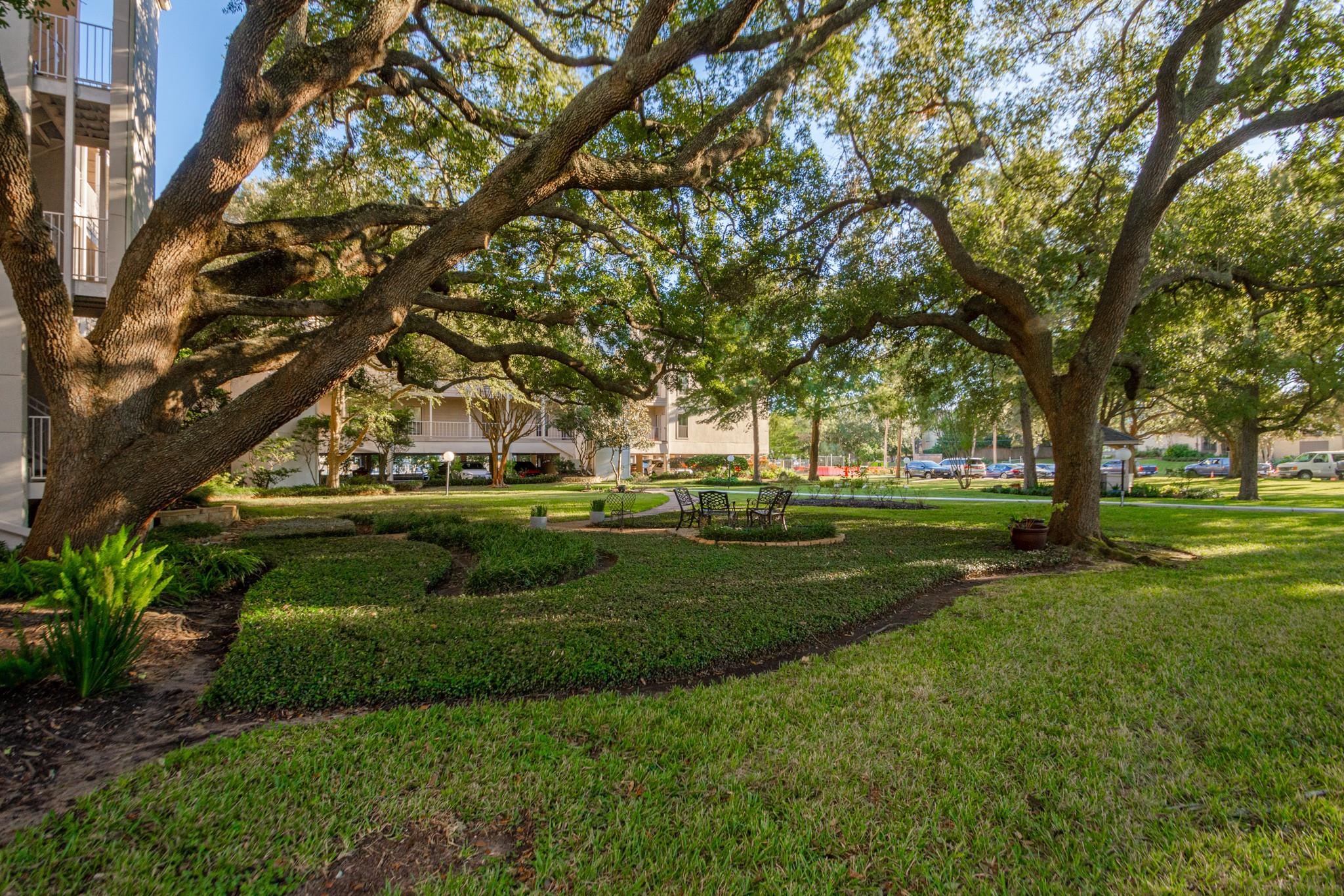 401 Lakeside Lane # 103