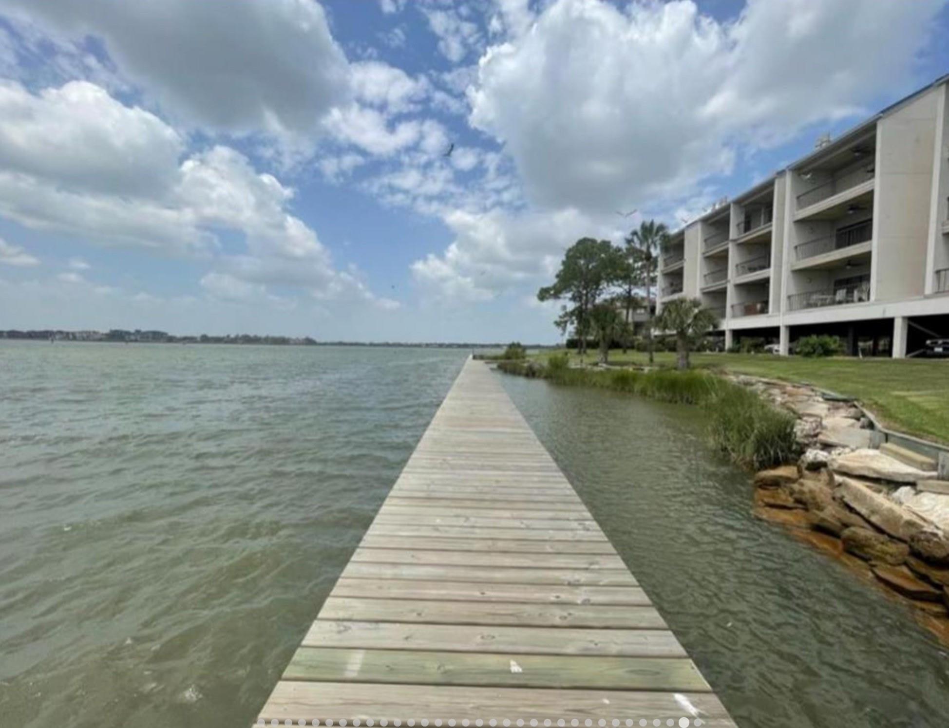 401 Lakeside Lane # 103