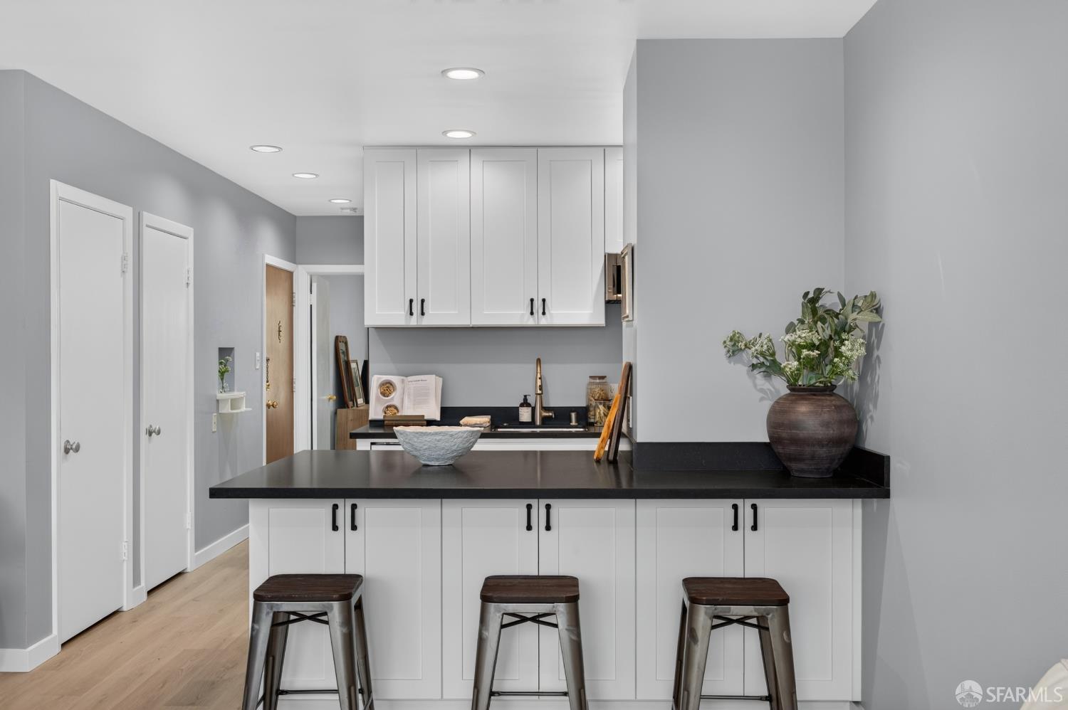 1260 Clay Street # 302