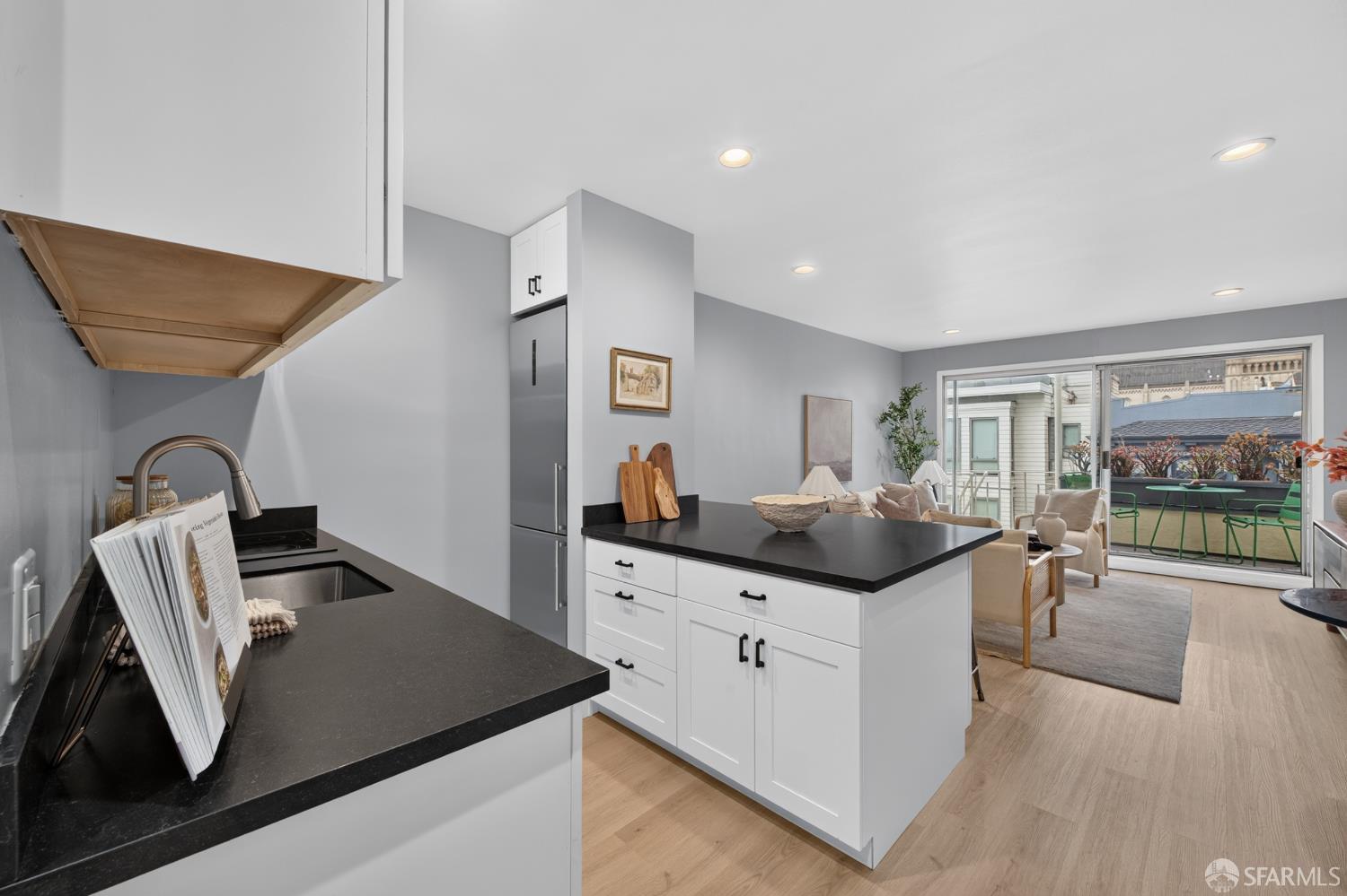 1260 Clay Street # 302