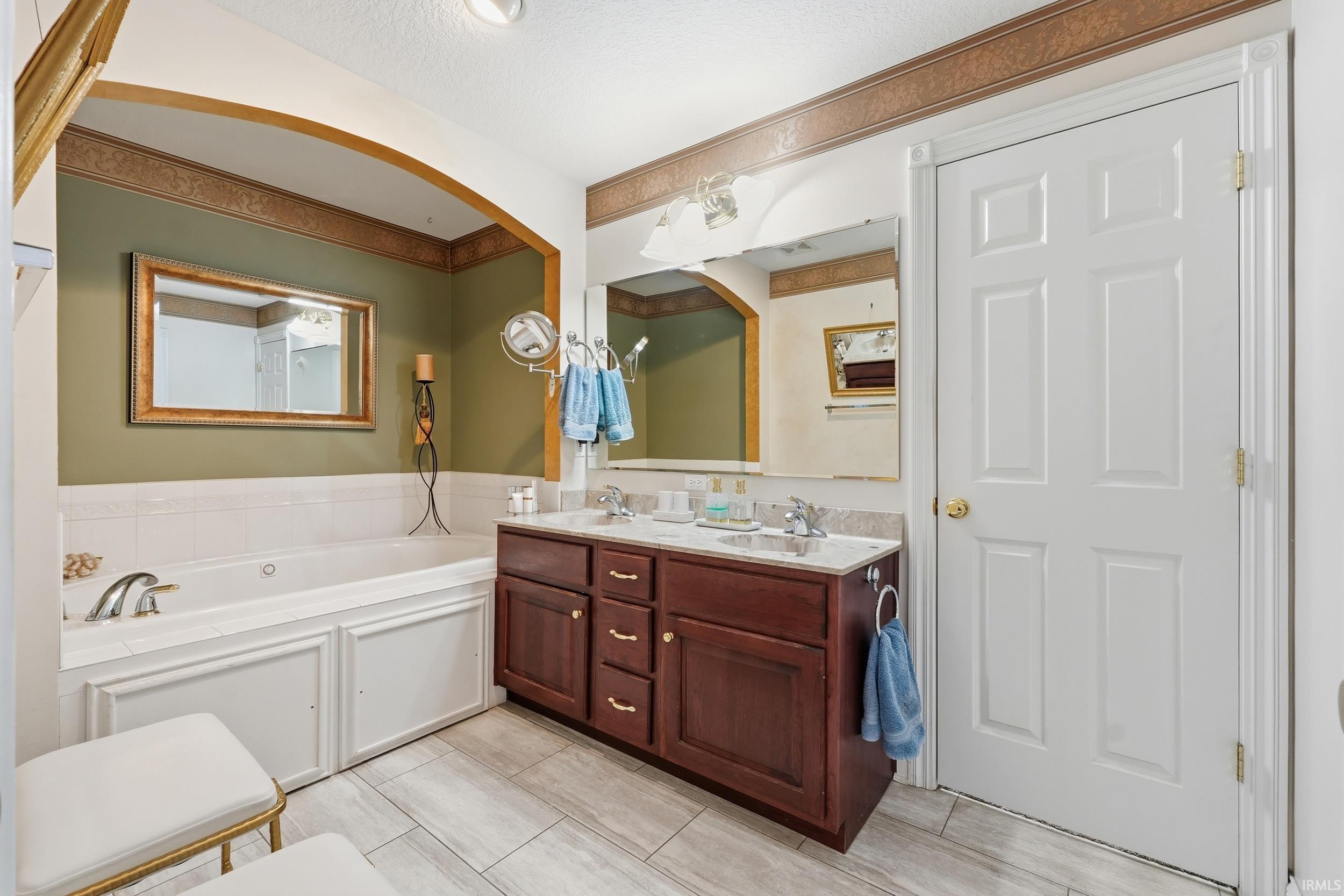 7232 Hawksnest Trail