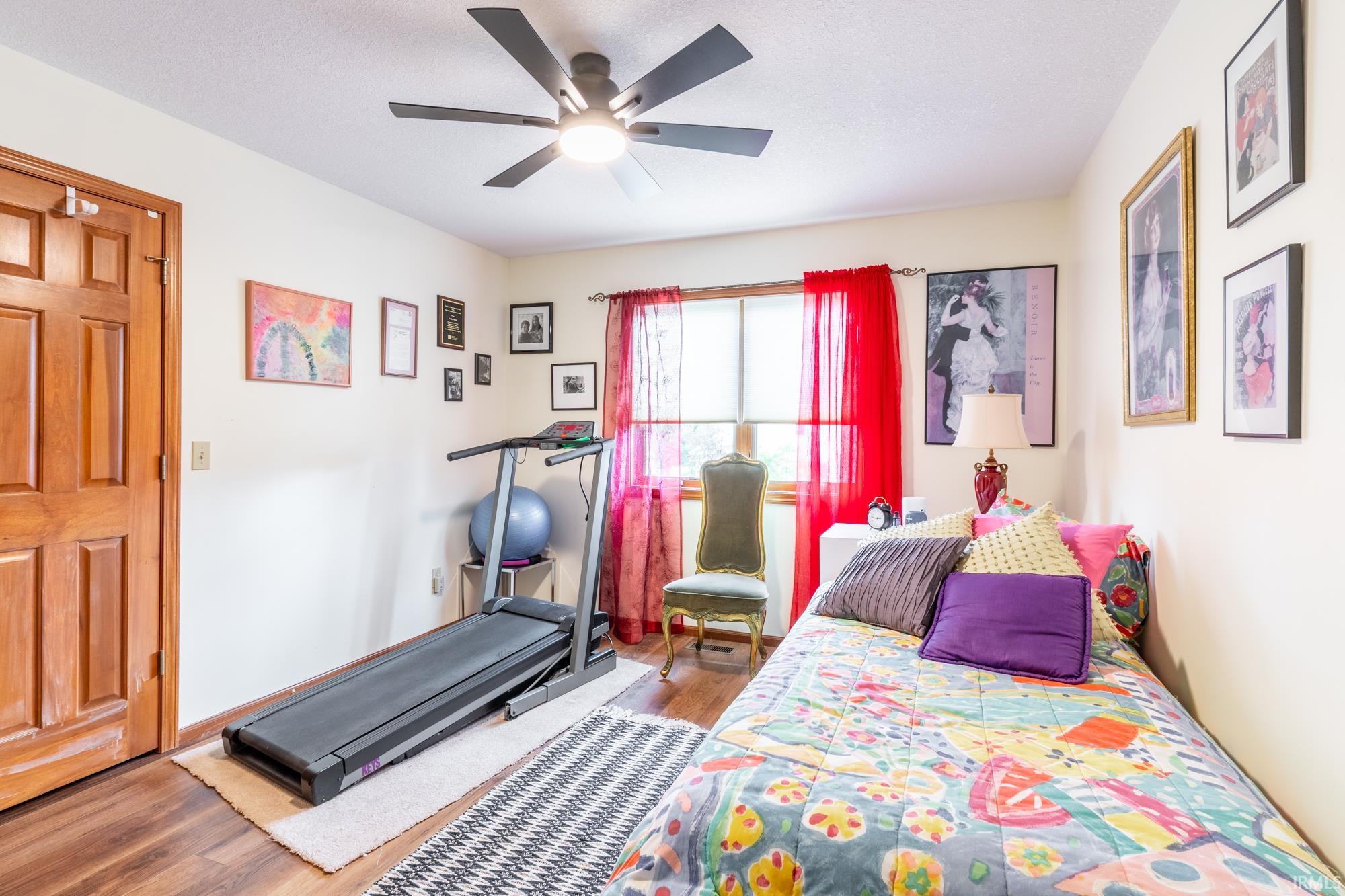 926 Deer Cliff Court