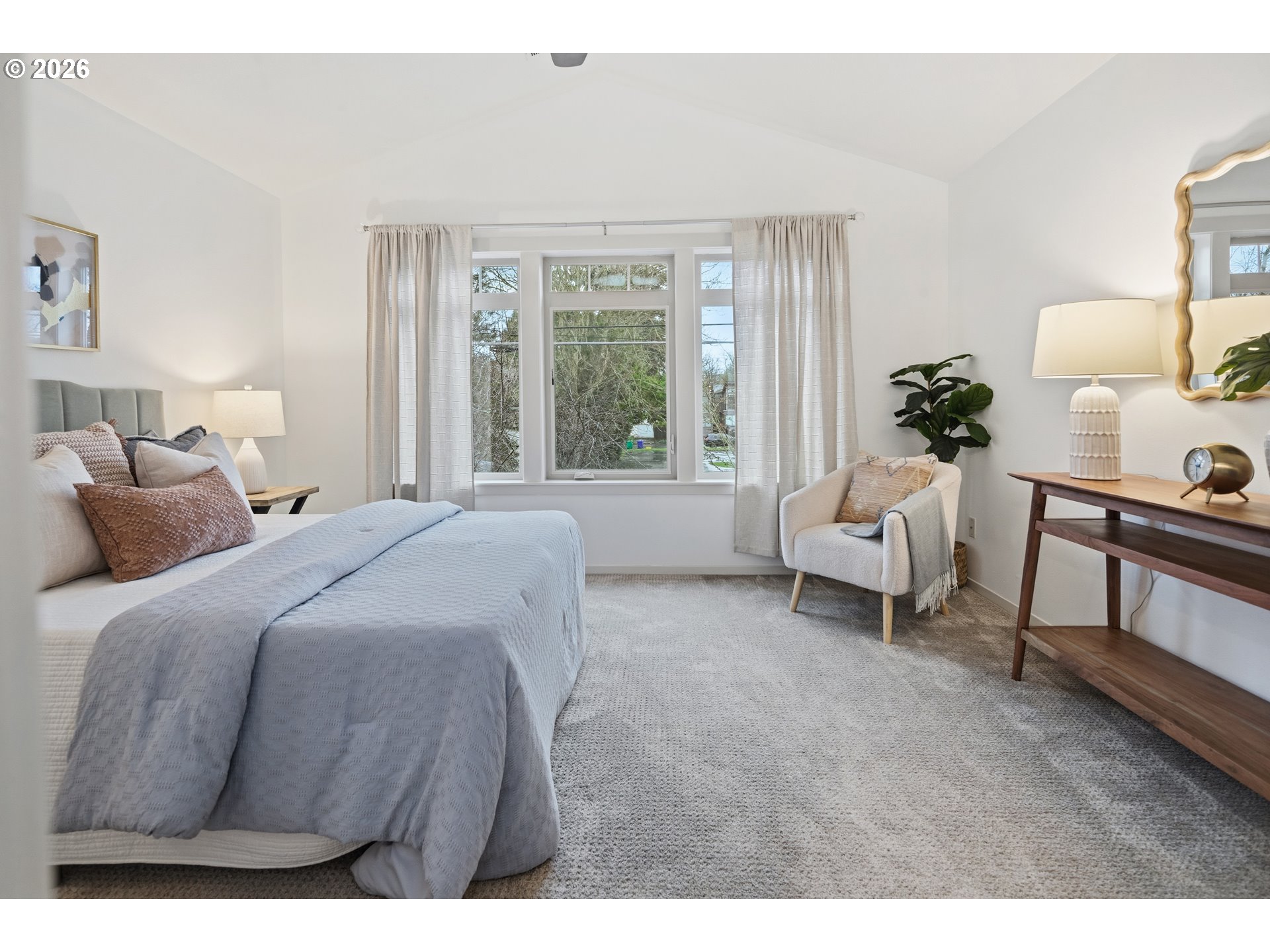 4720 N Commercial AVE