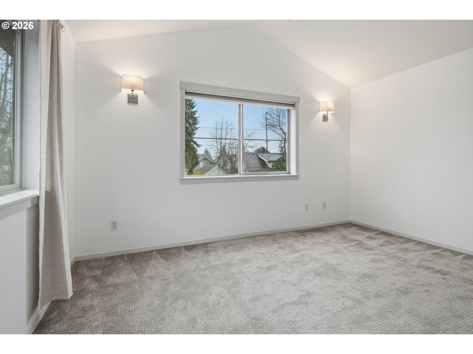 4720 N Commercial AVE