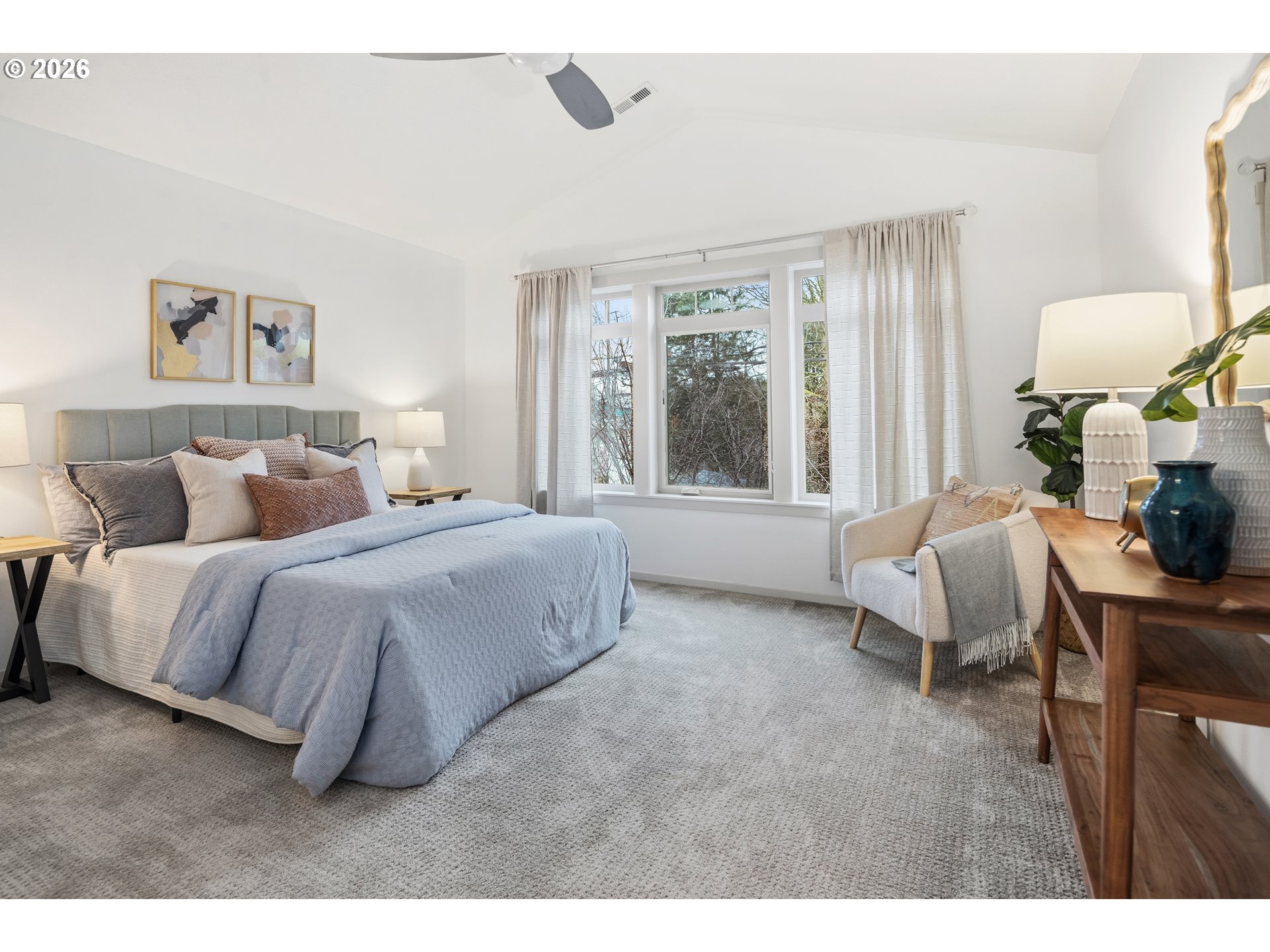 4720 N Commercial AVE