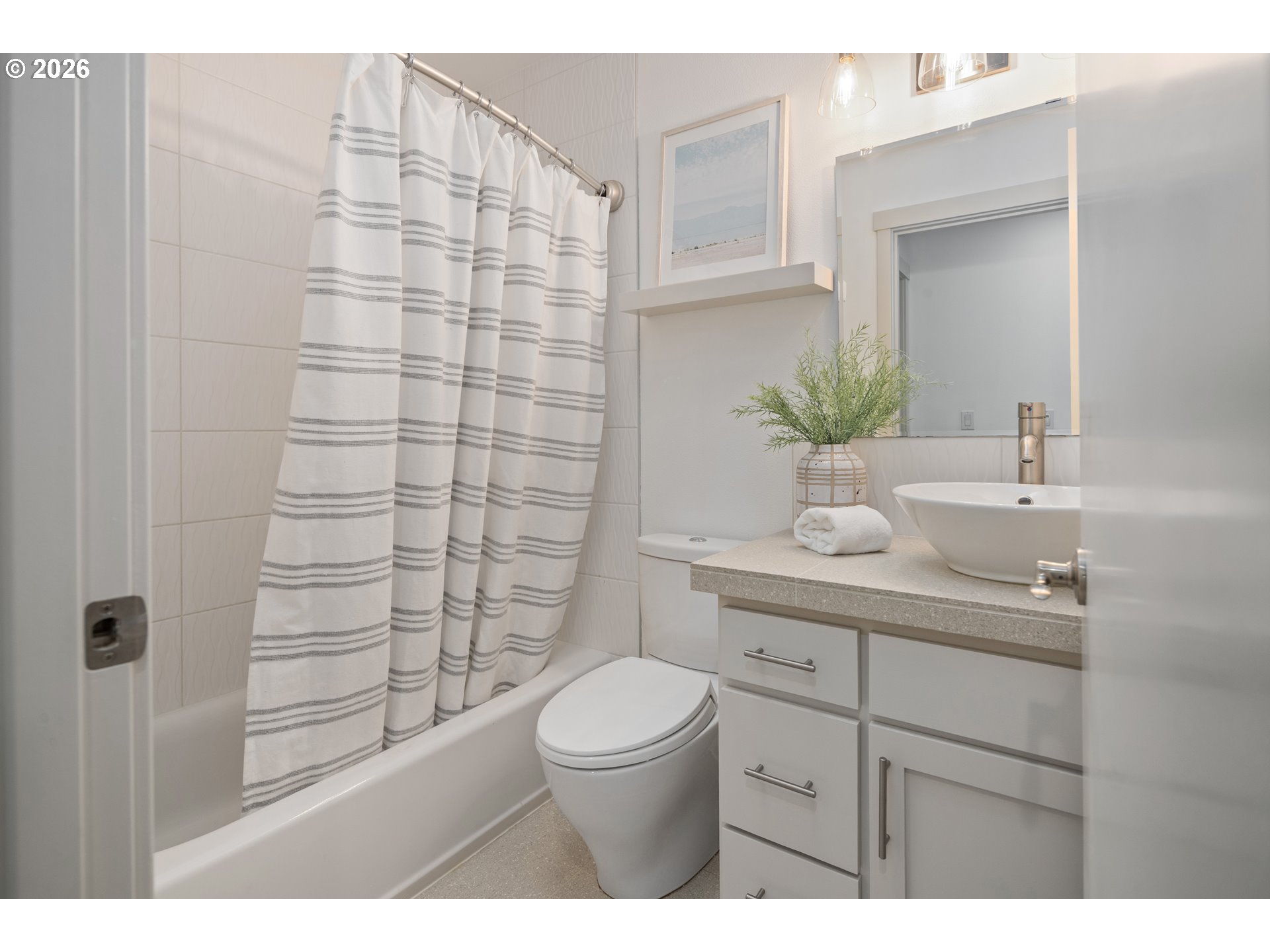 4720 N Commercial AVE