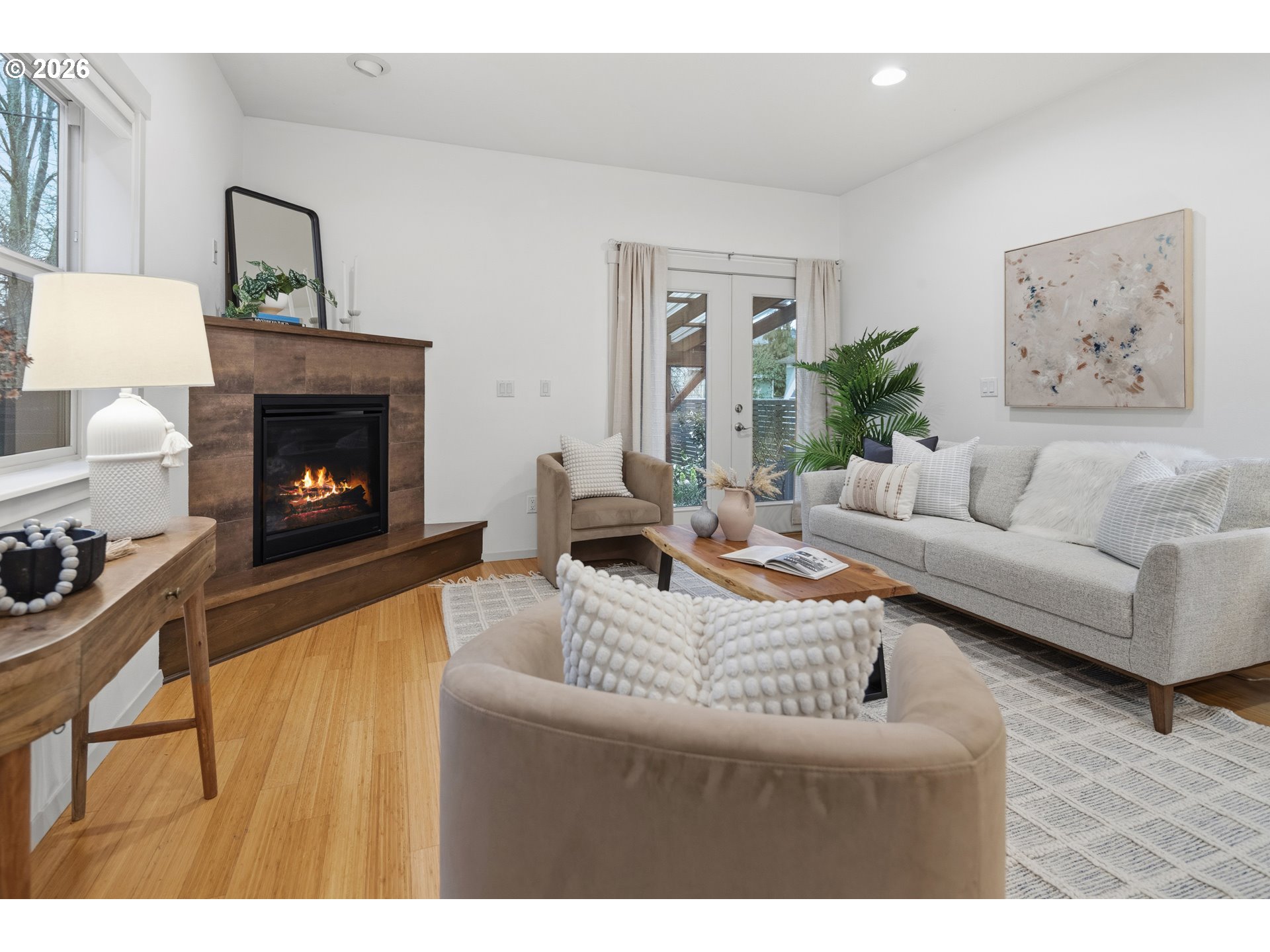 4720 N Commercial AVE