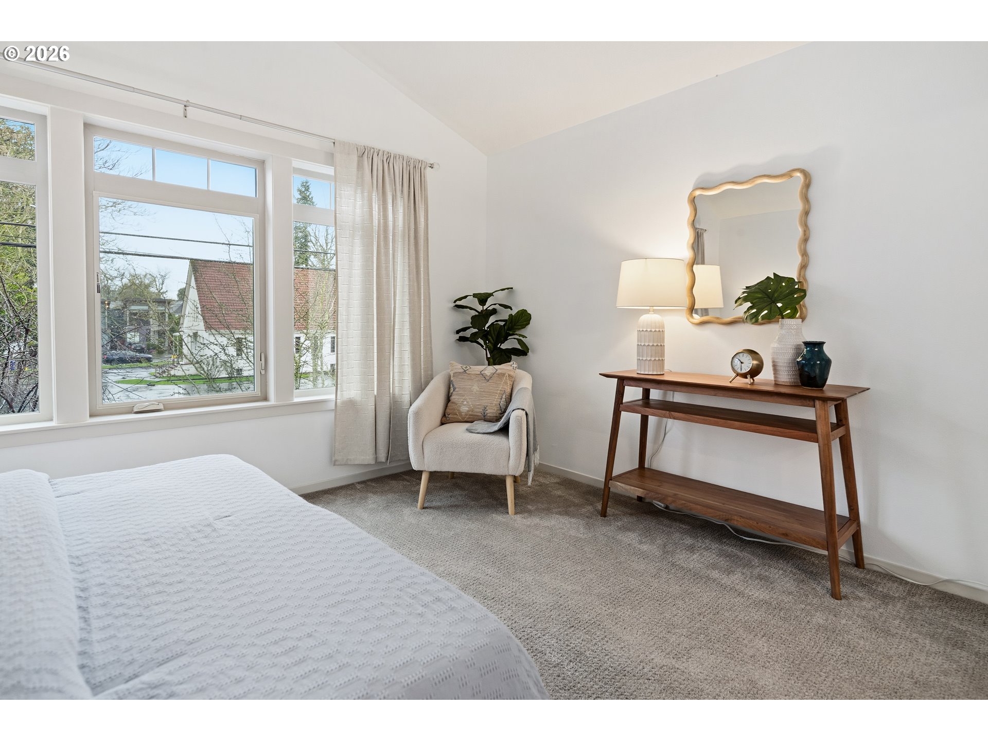 4720 N Commercial AVE