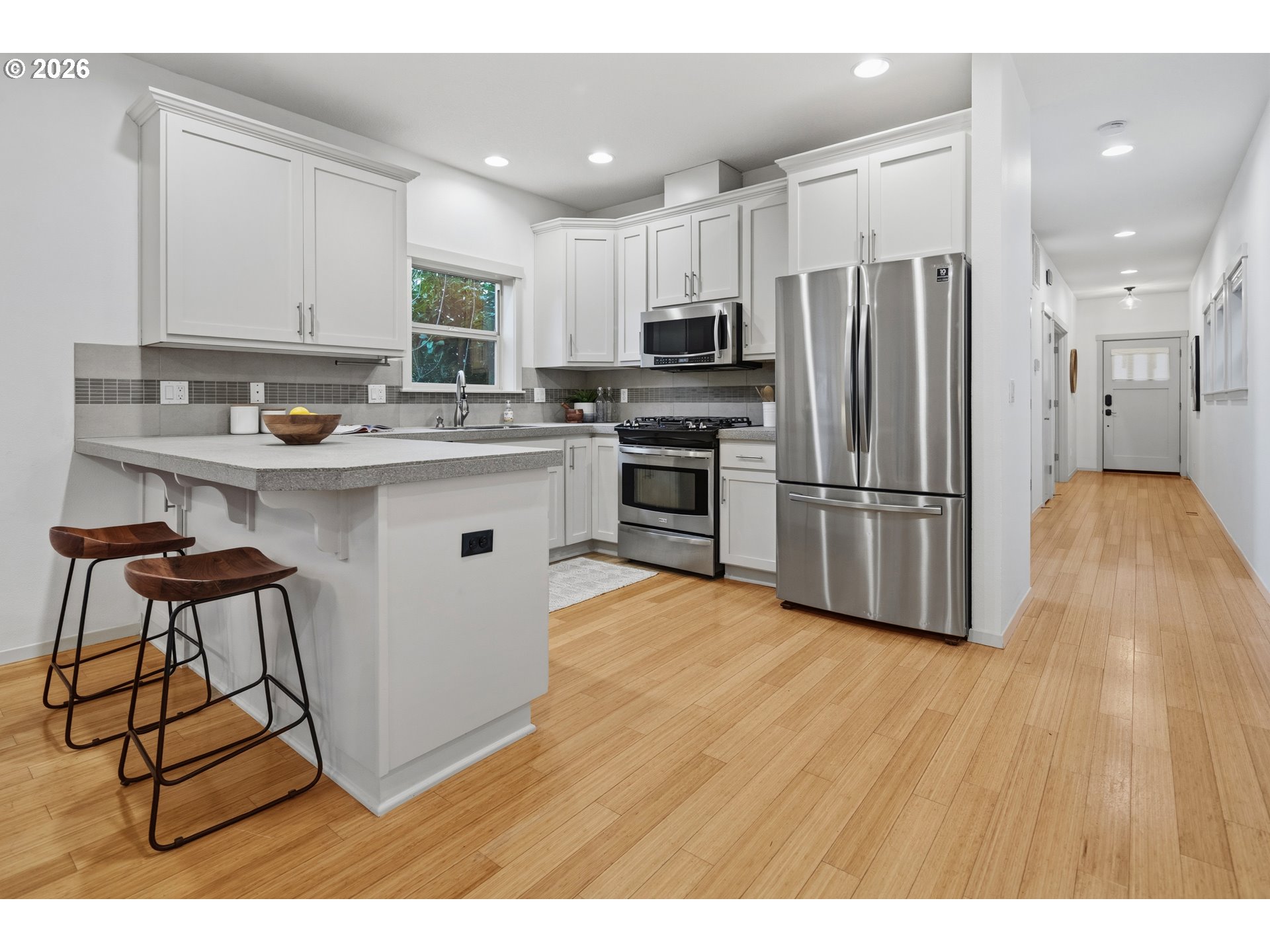 4720 N Commercial AVE