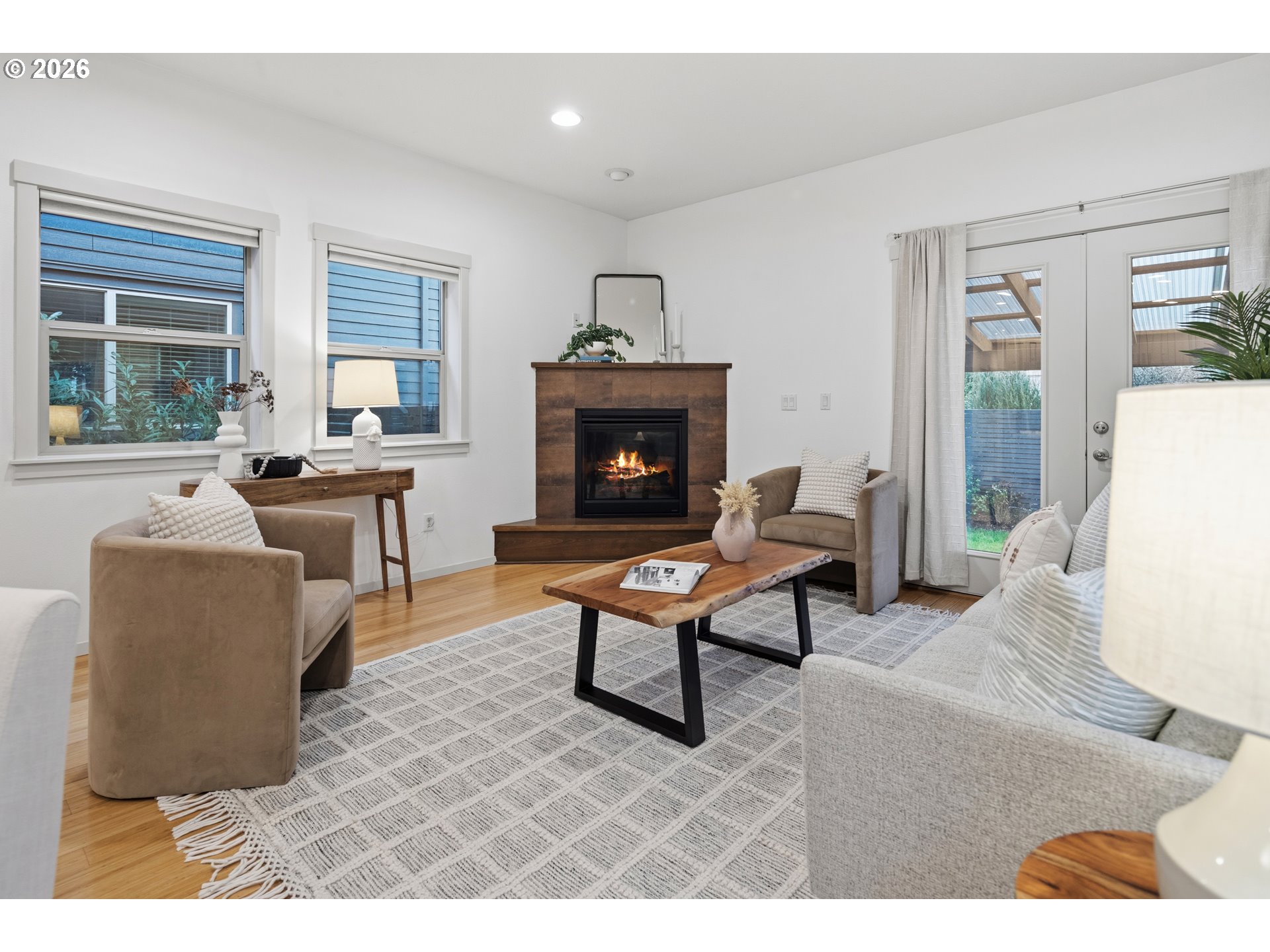 4720 N Commercial AVE