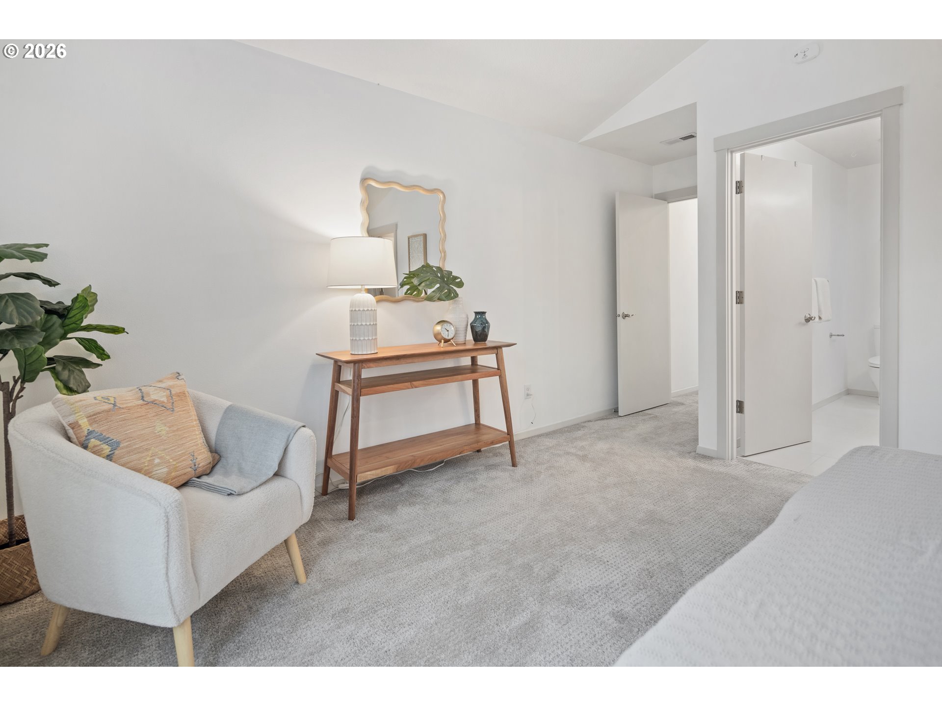 4720 N Commercial AVE