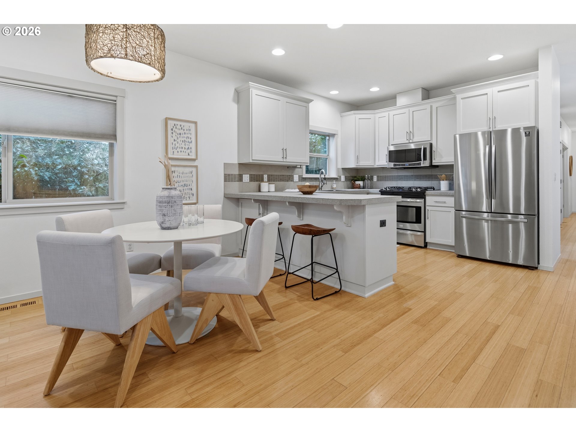 4720 N Commercial AVE