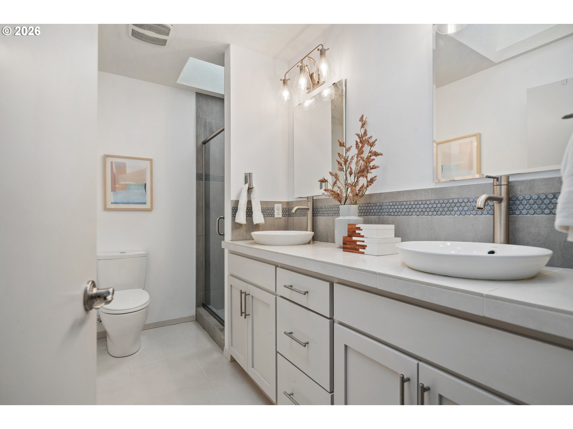 4720 N Commercial AVE