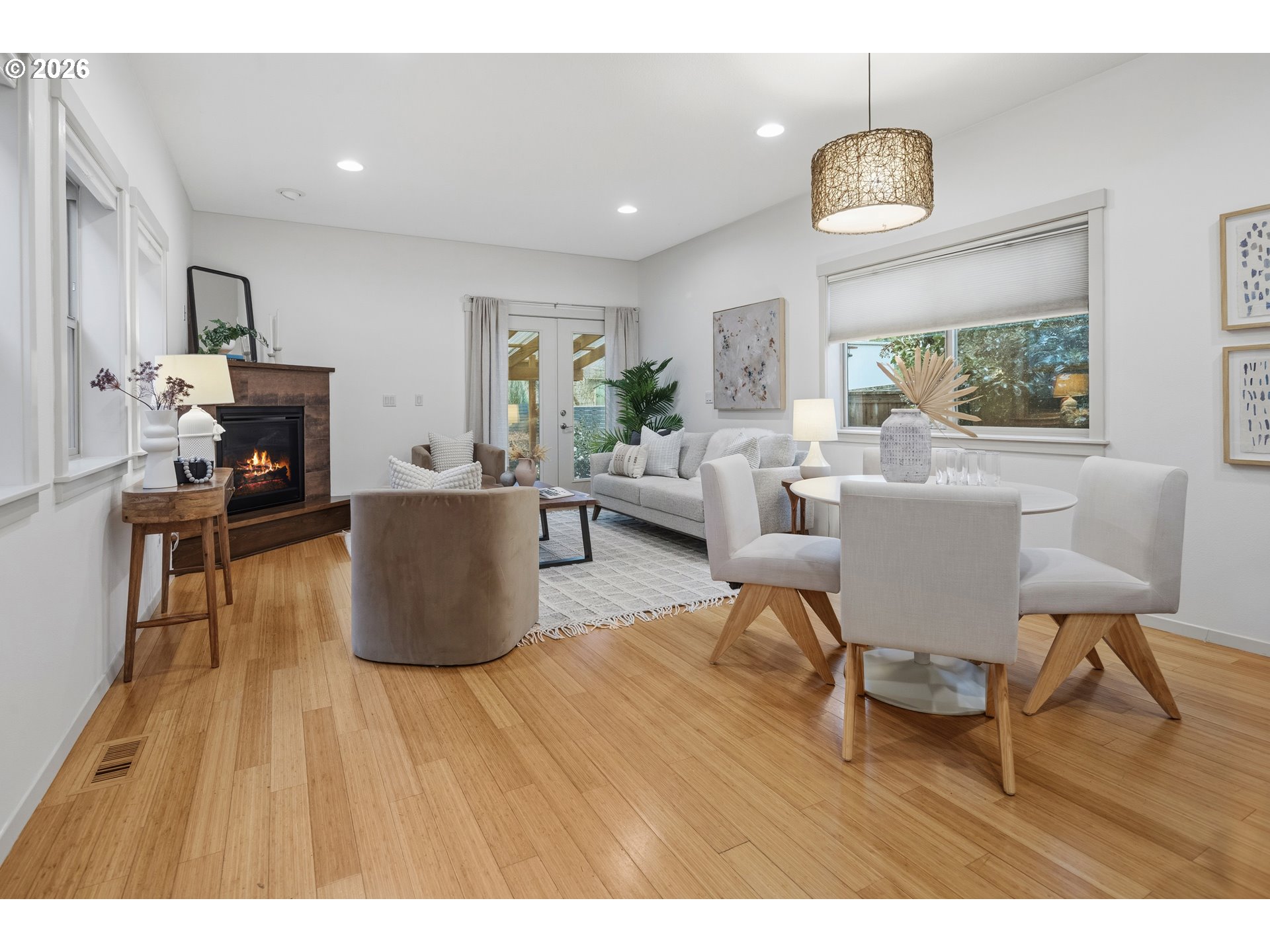 4720 N Commercial AVE