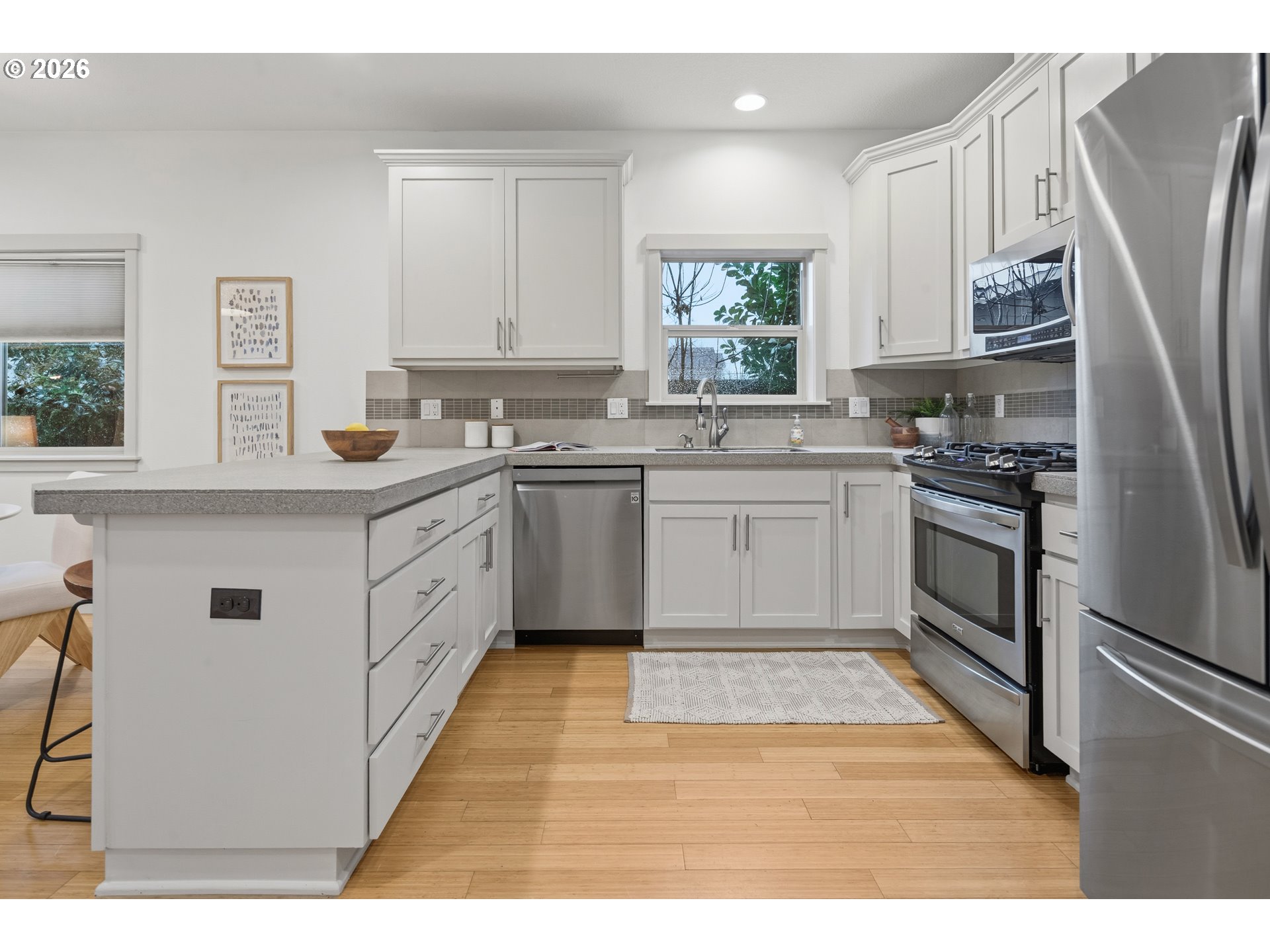 4720 N Commercial AVE