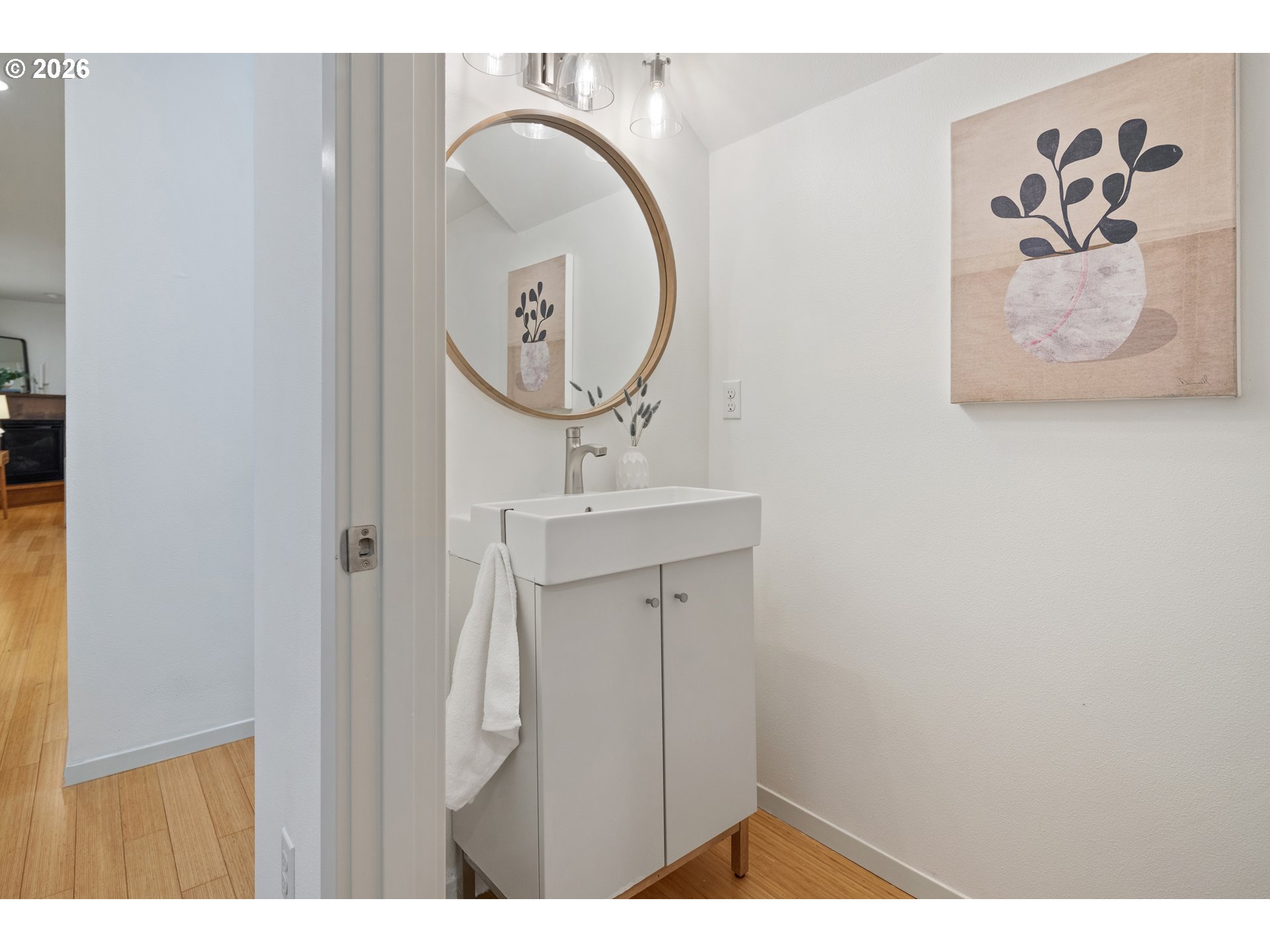 4720 N Commercial AVE