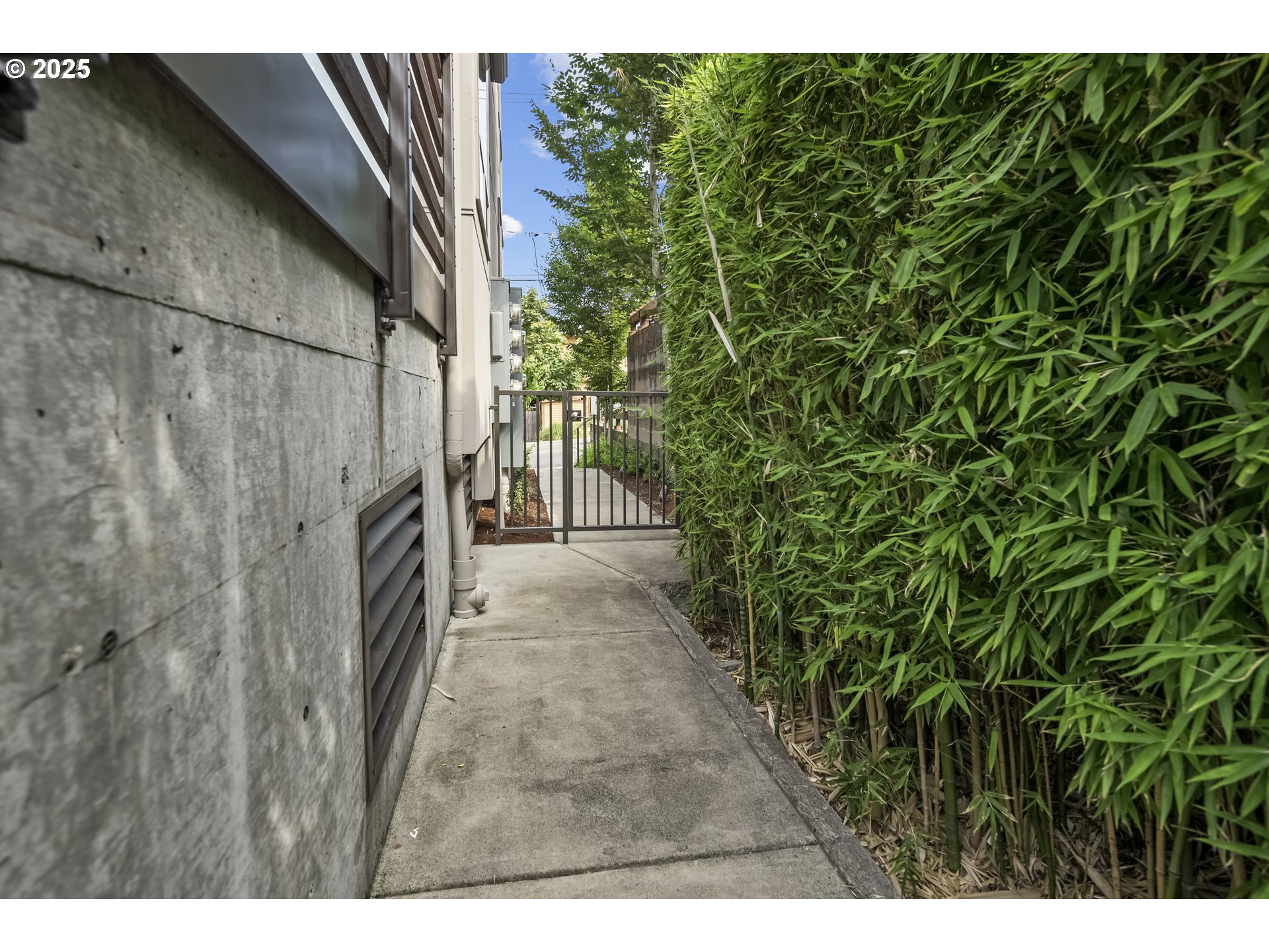 512 SE 60TH AVE 206