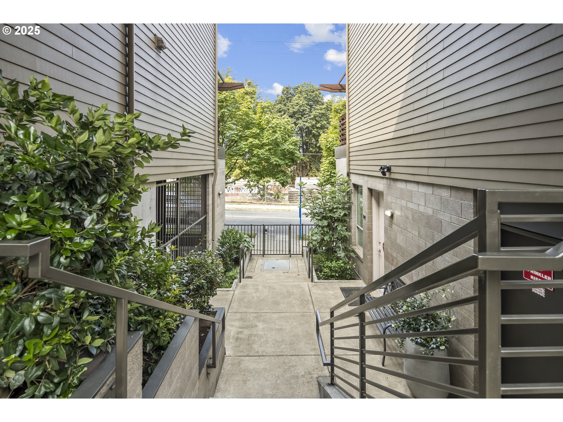 512 SE 60TH AVE 206