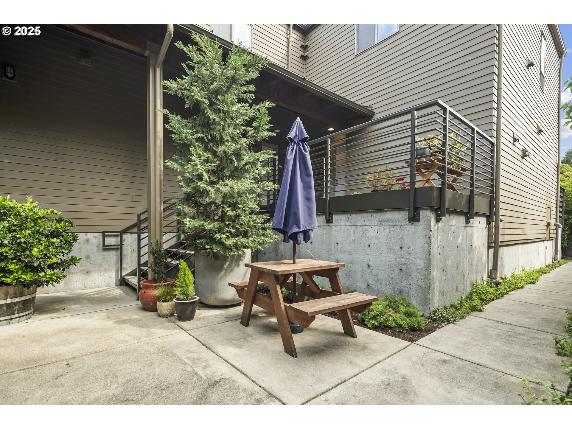 512 SE 60TH AVE 206