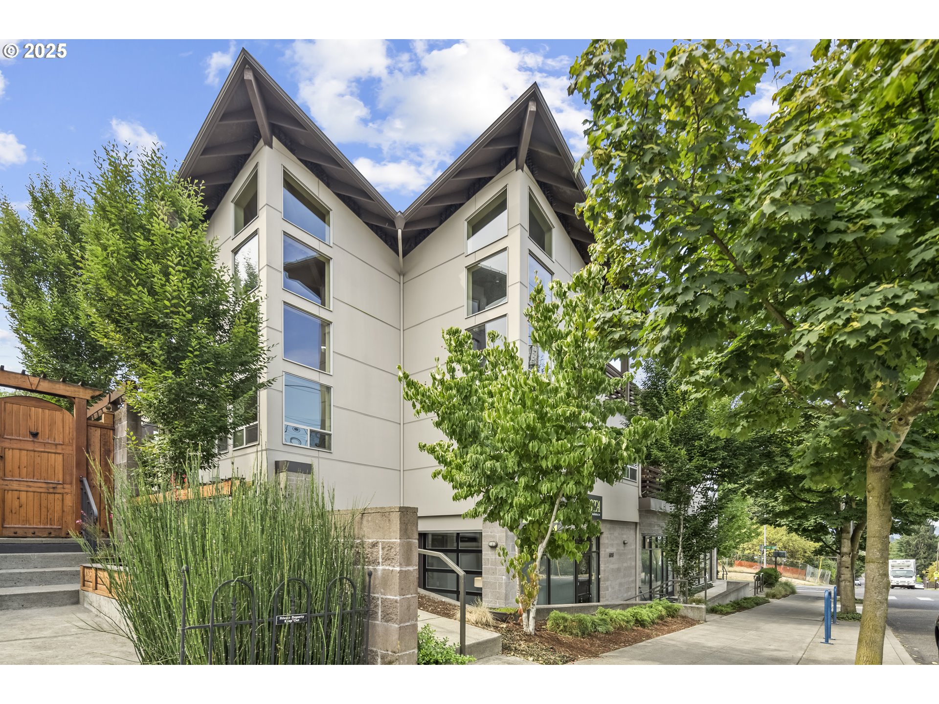 512 SE 60TH AVE 206