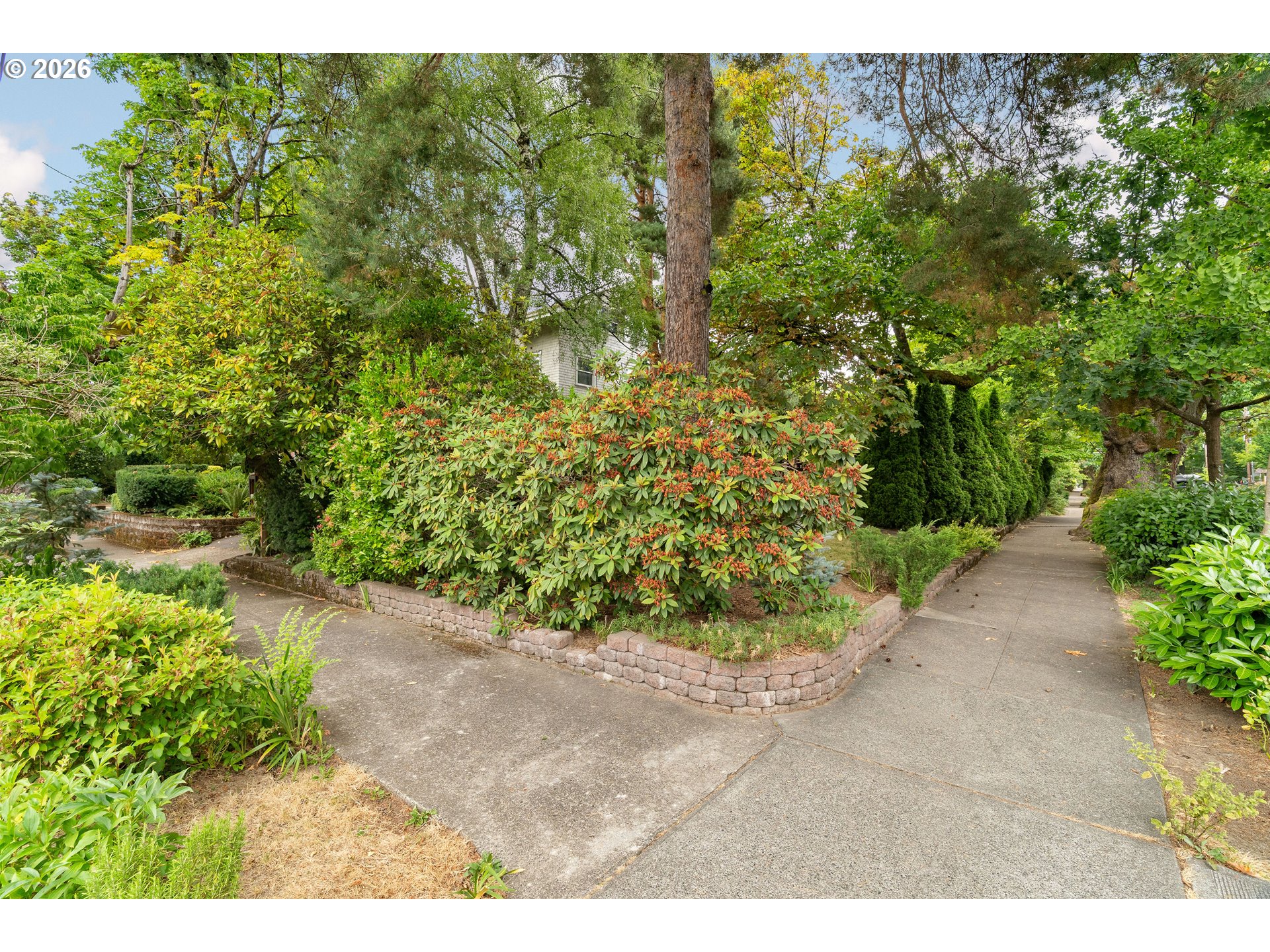 2116 NE 18TH AVE